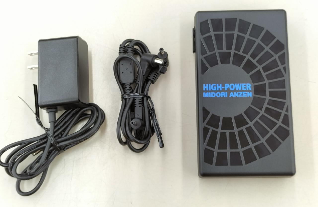 バッテリー、接続ケーブル、充電用アダプタ