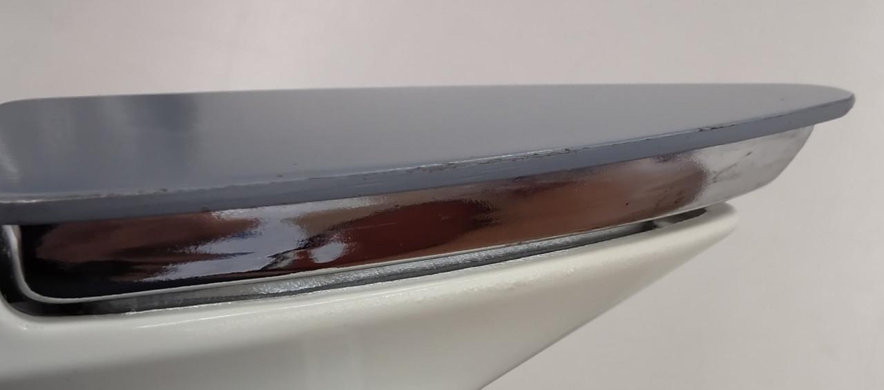 エッジ塗装剥げあり