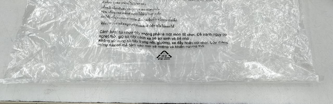 本体梱包透明袋に破れあり。テープで補強。