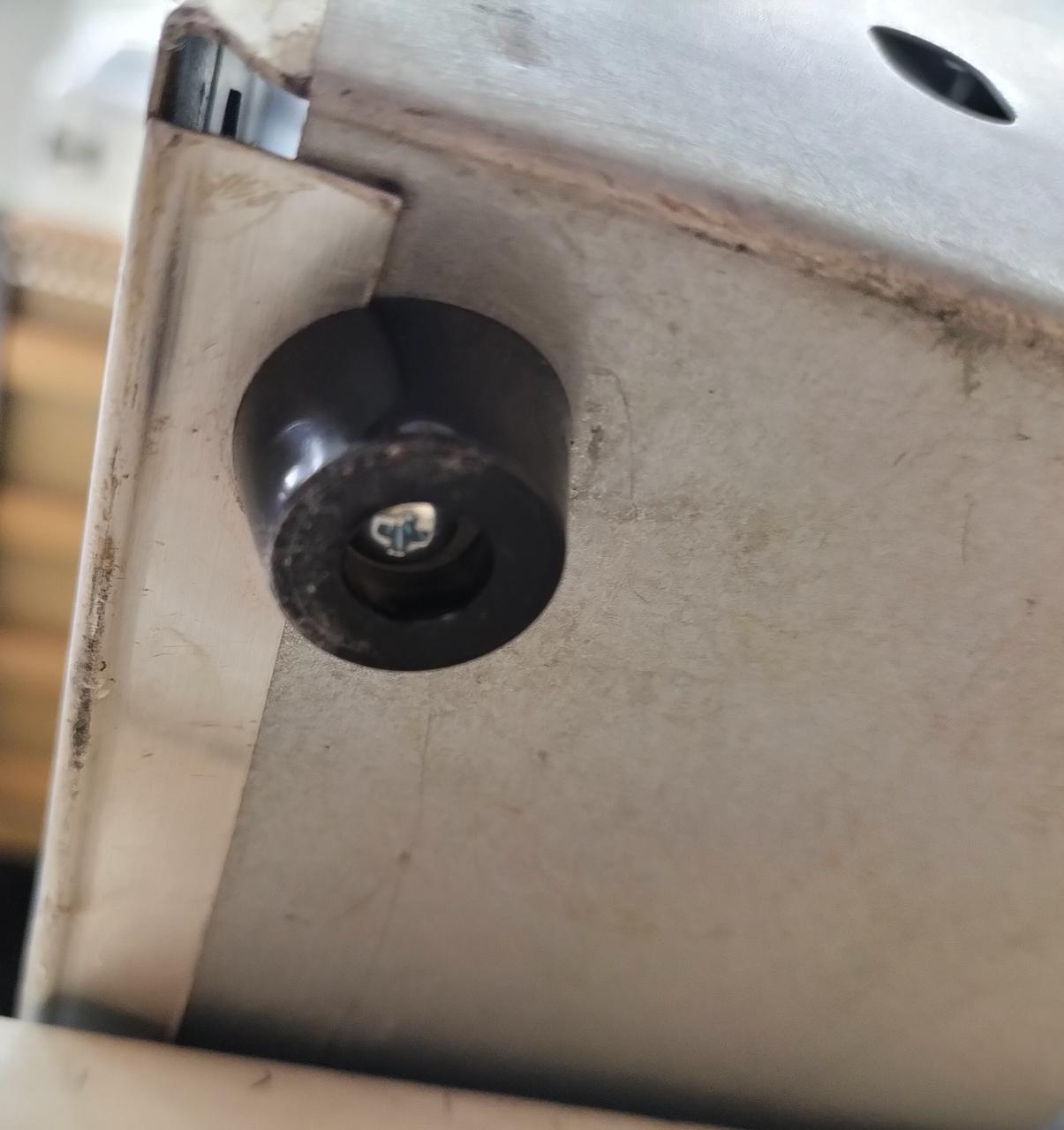 足ゴムとネジ取替済み