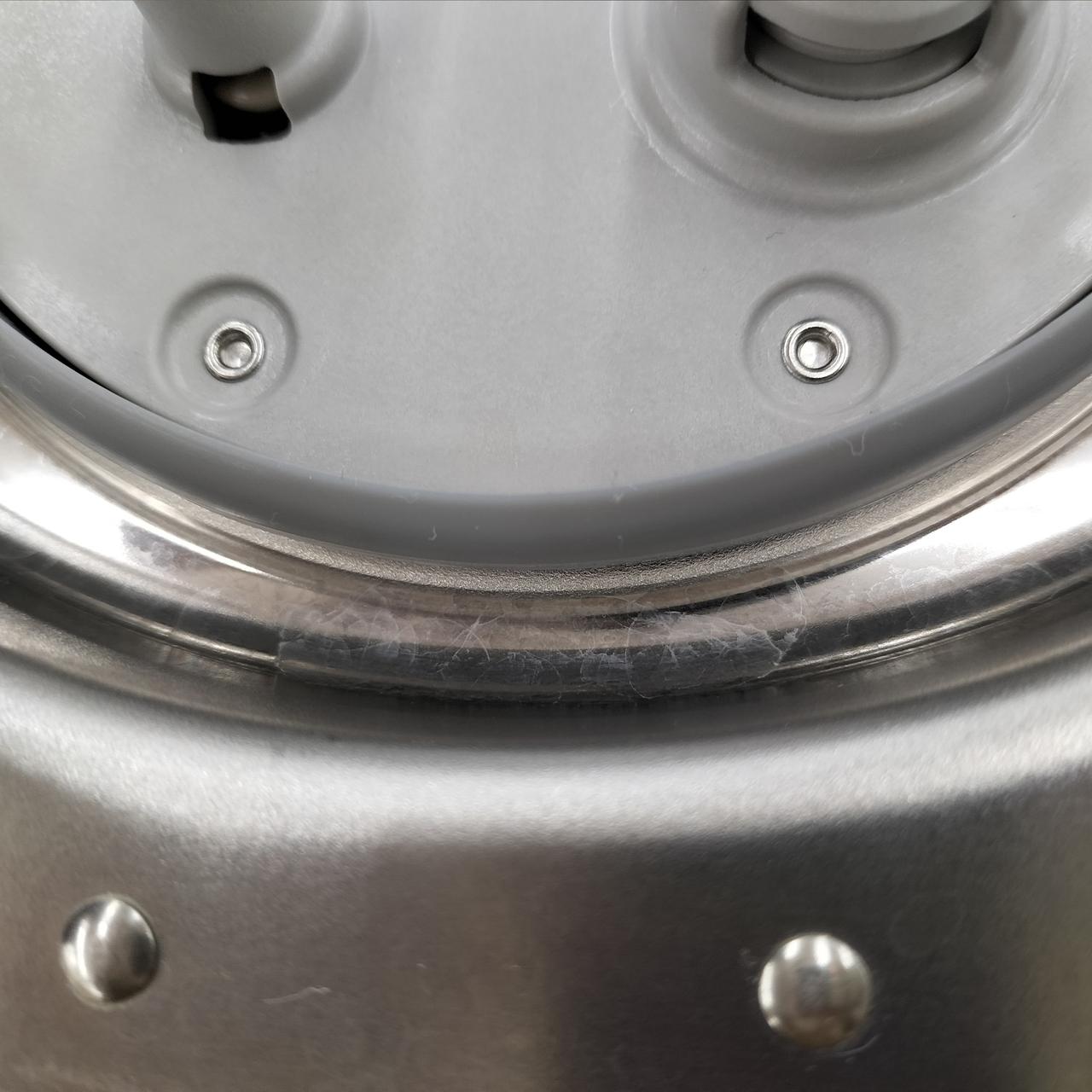 ふた加熱板水垢汚れあり