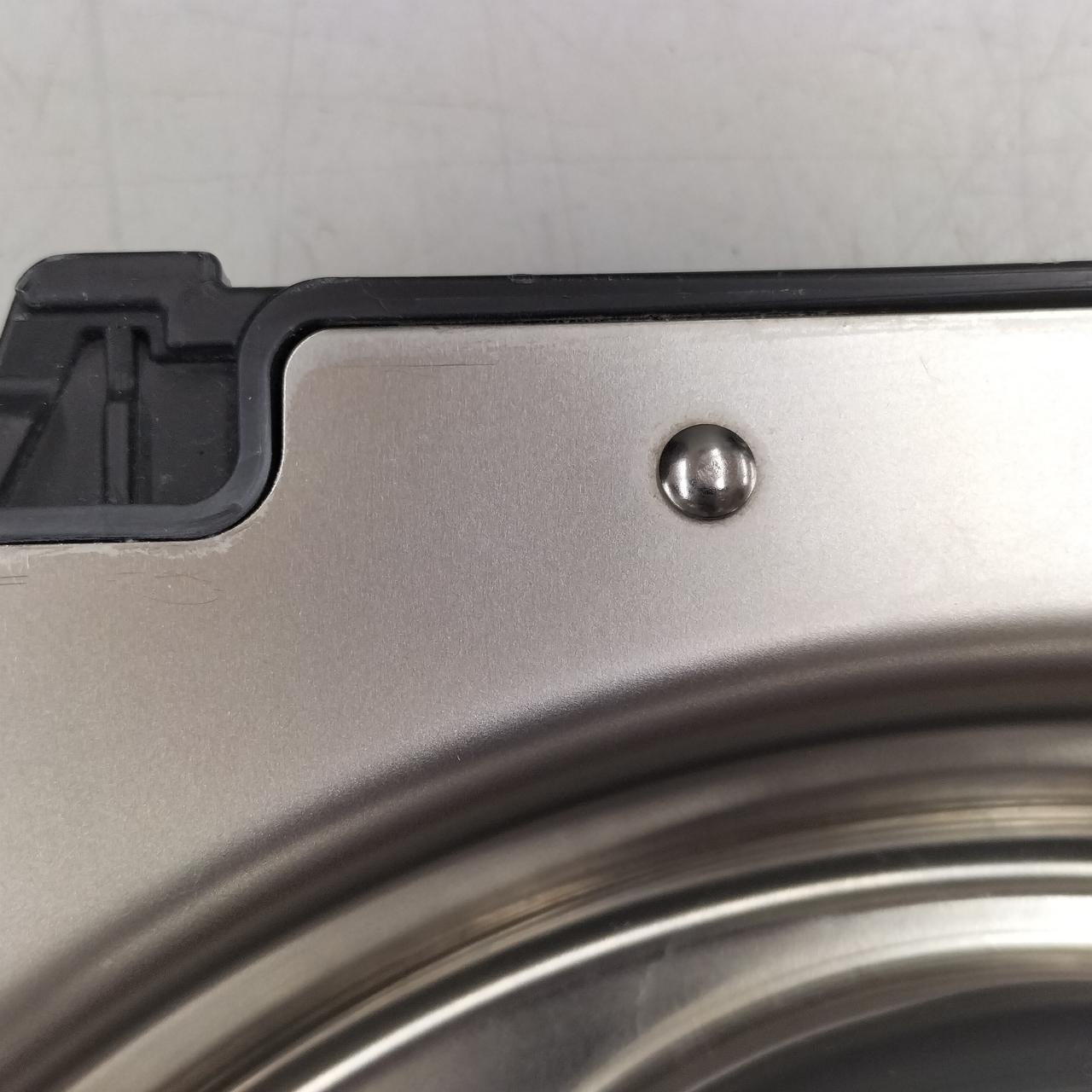 縁にくすみあり