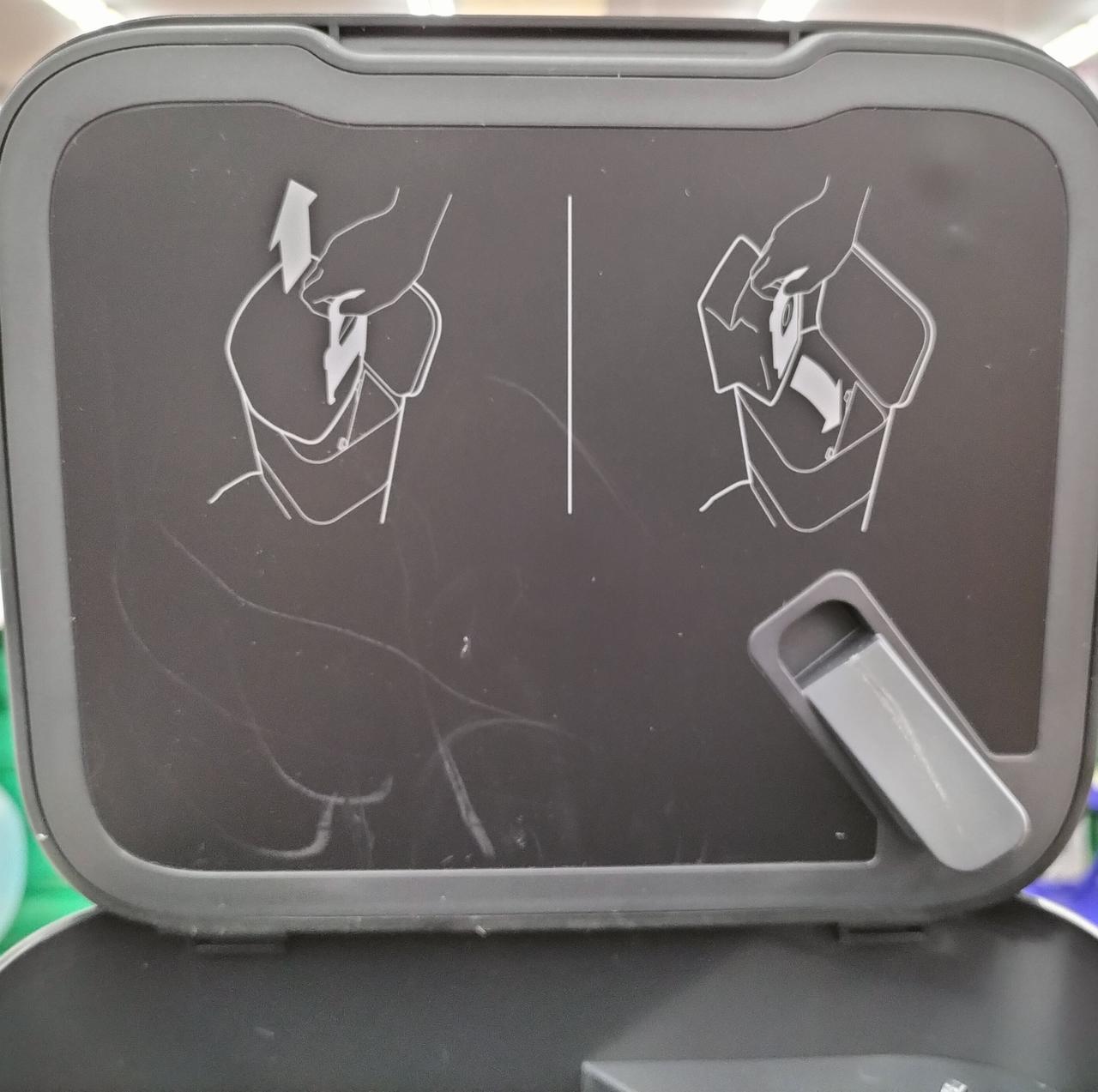 ドック蓋内側 傷あり