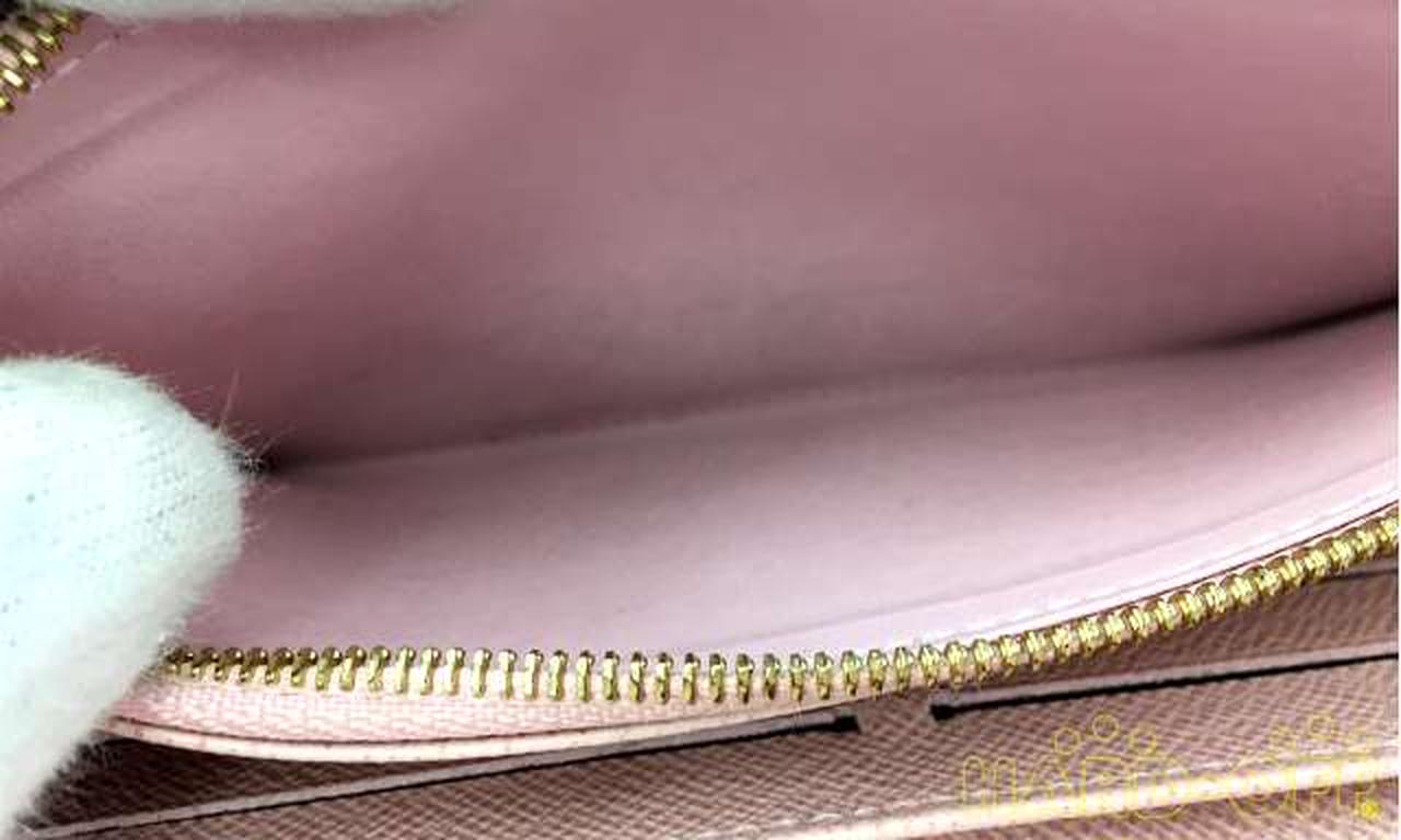 小銭入れ内部変色有り