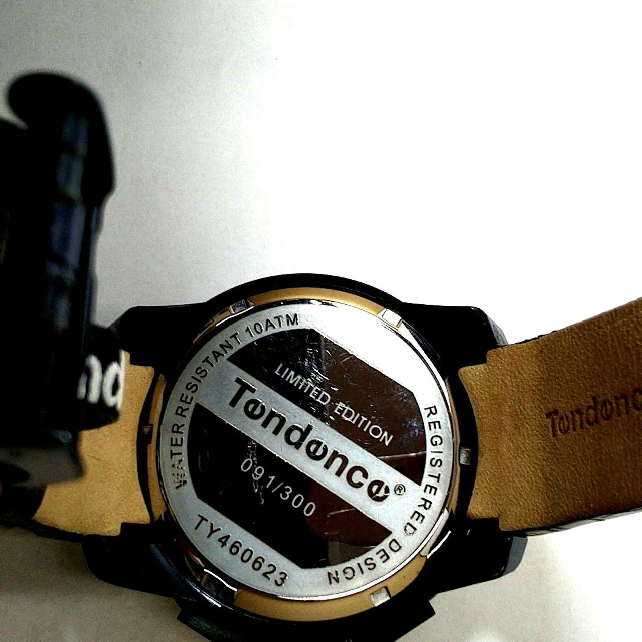 全体的にキズがあります。