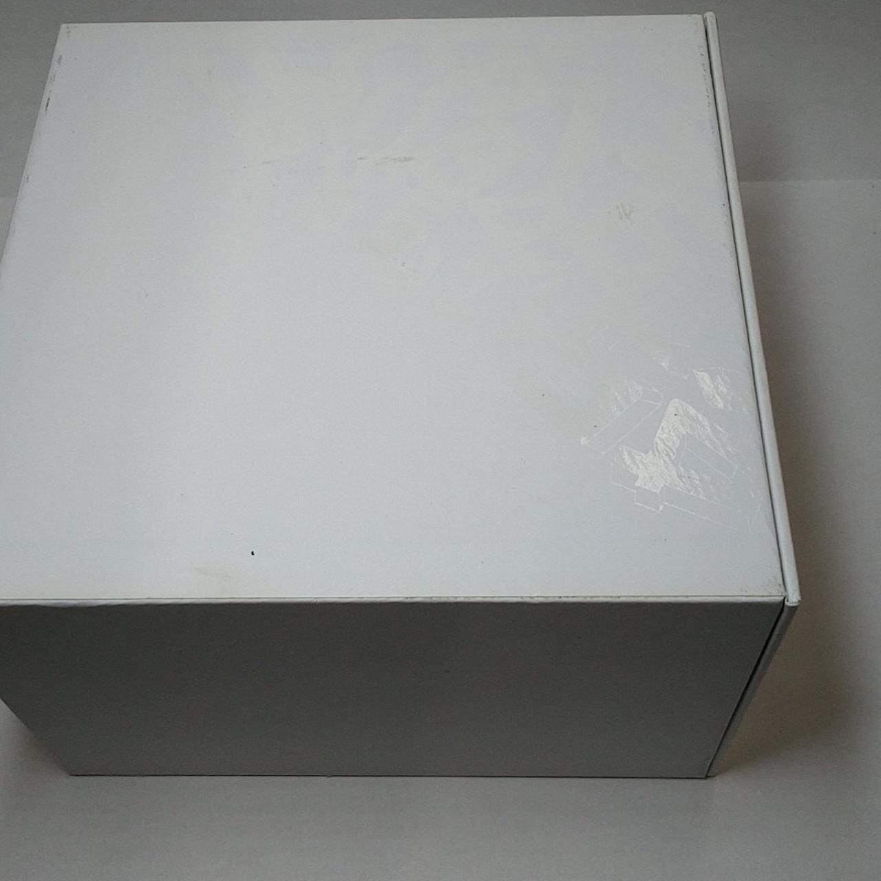 箱に汚れあります。