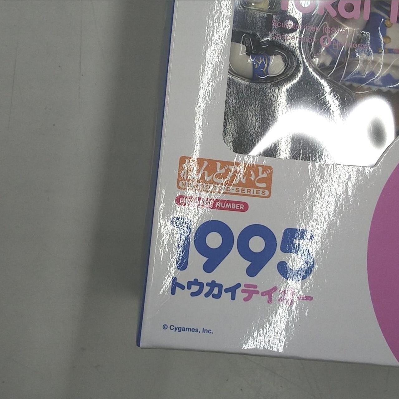 折れ跡がついています