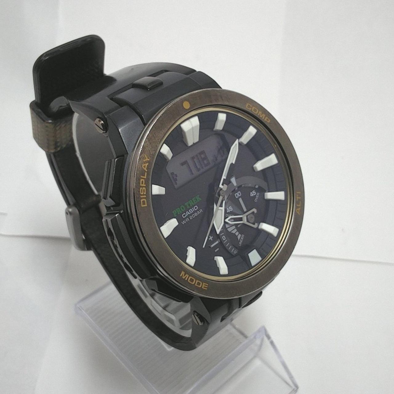 角が少し削れてます。