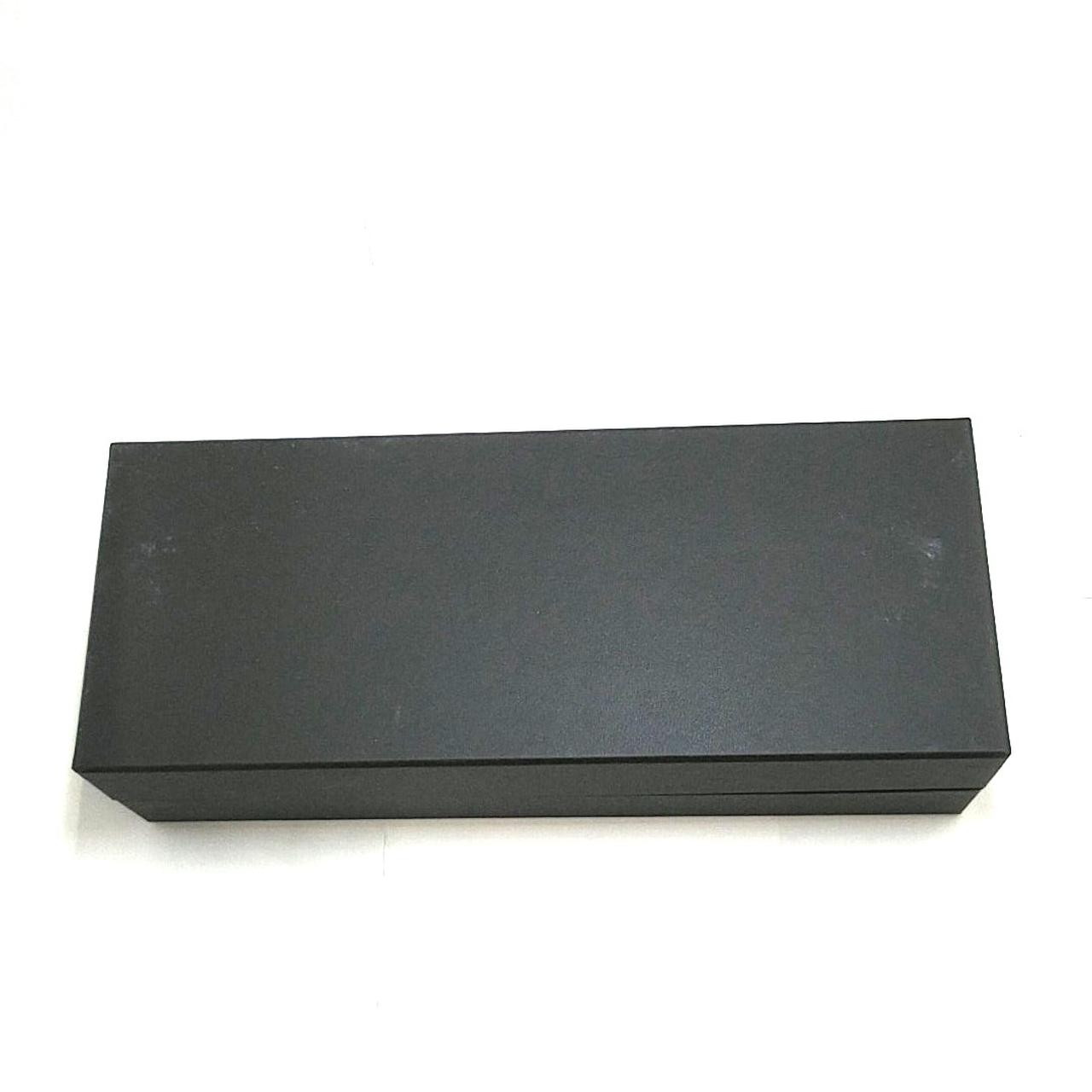 外箱に少し汚れがあります。