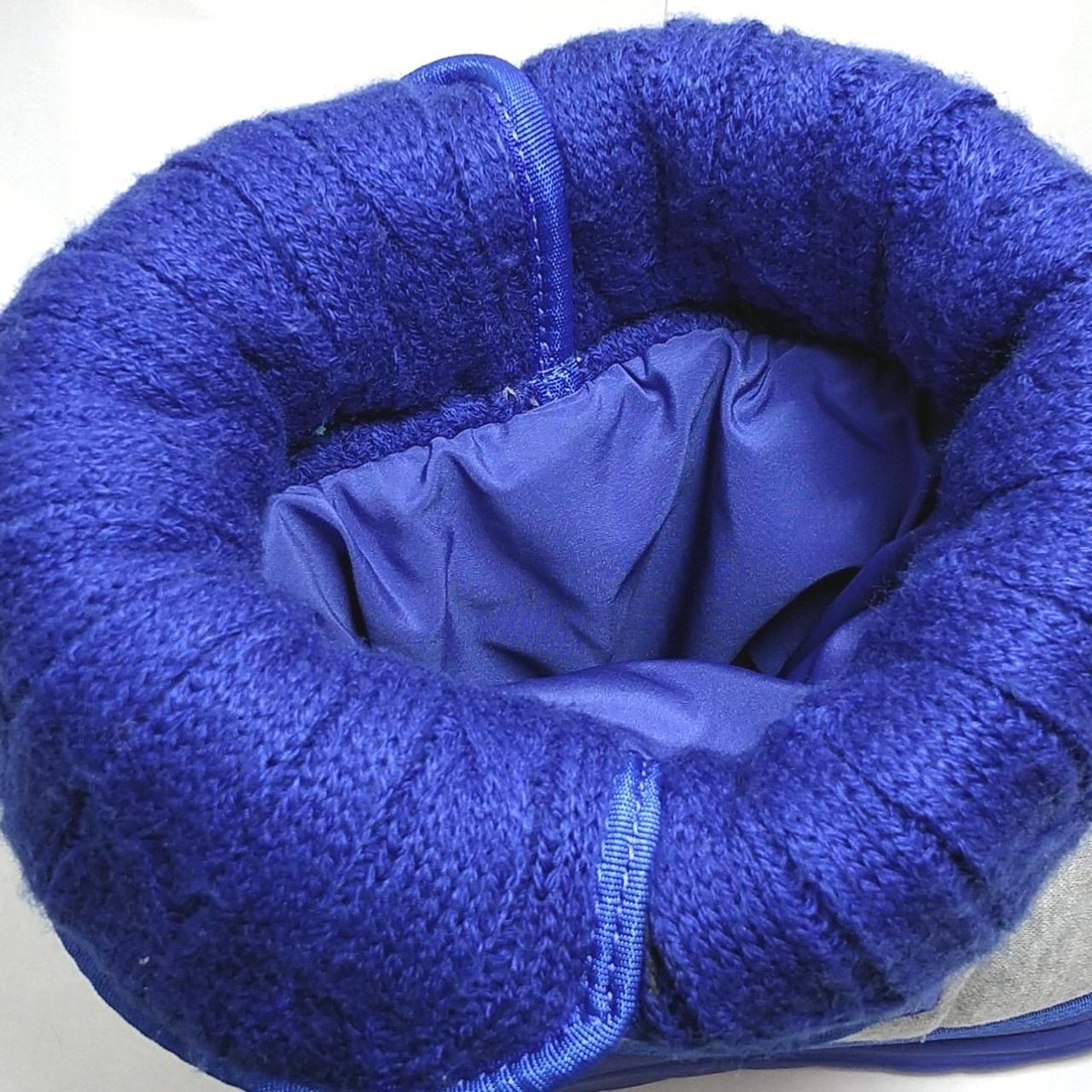 右足のサイズ表記シールが剥がれてます。