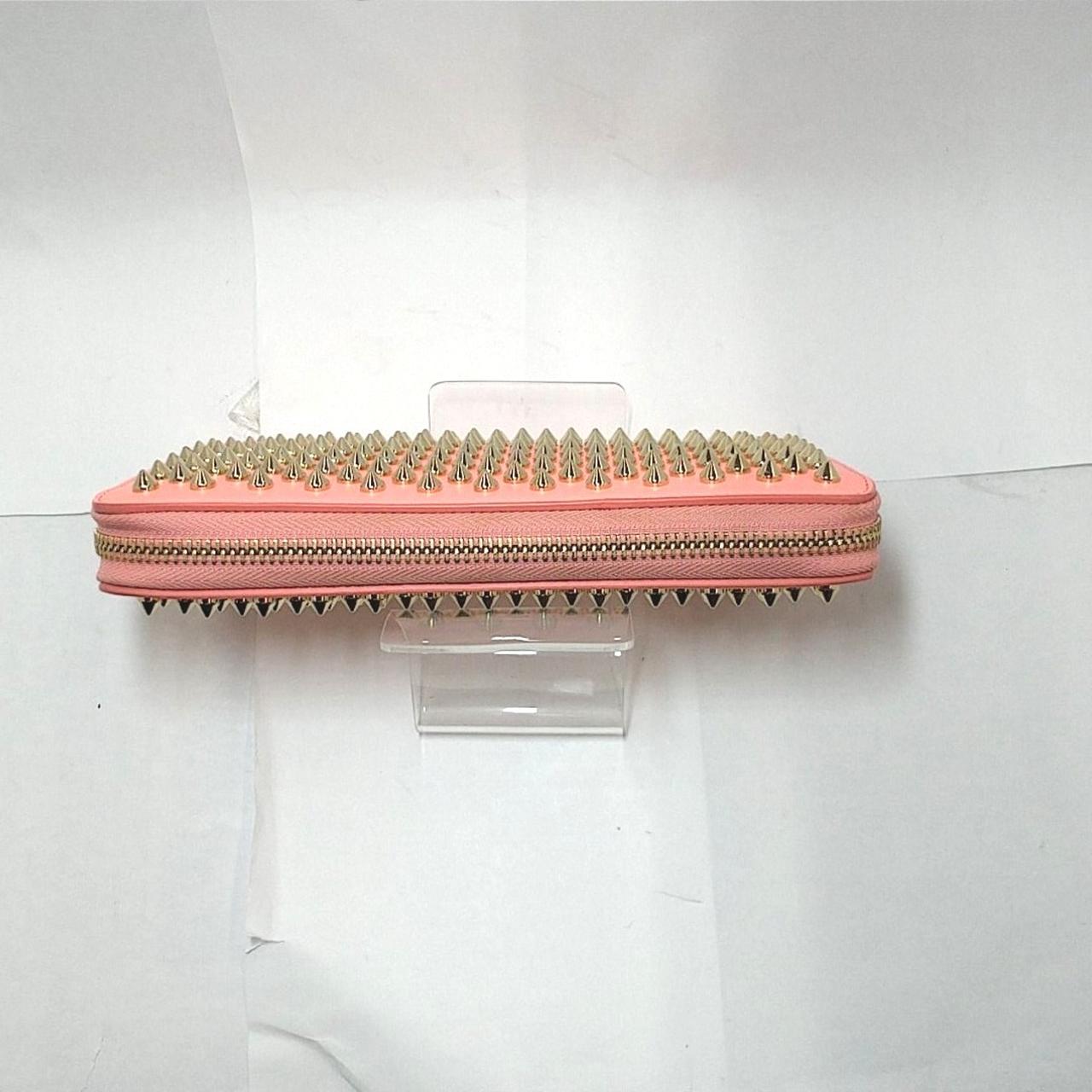 ファスナーの動きが少し固いです。