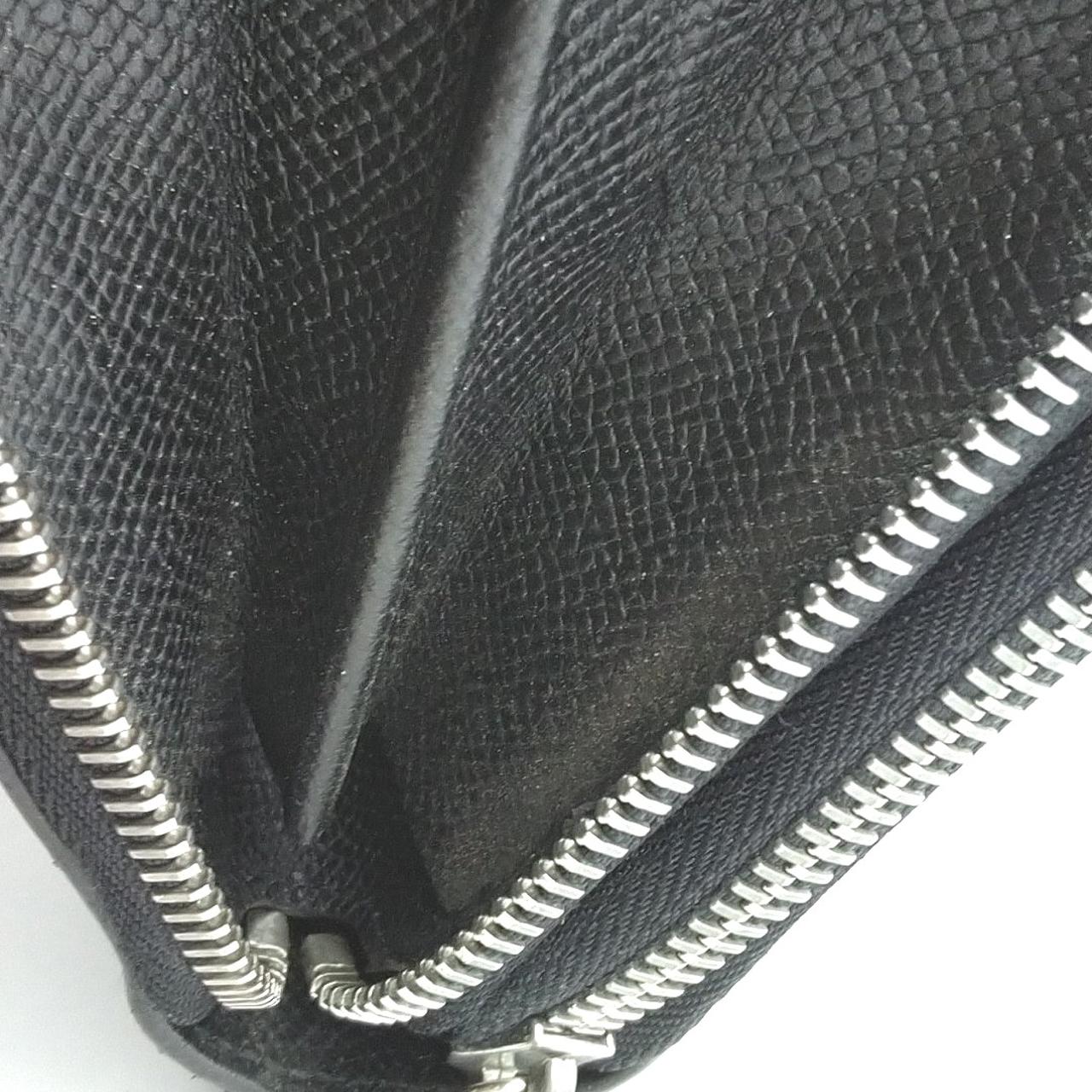 左右に同じ様な使用感あります。