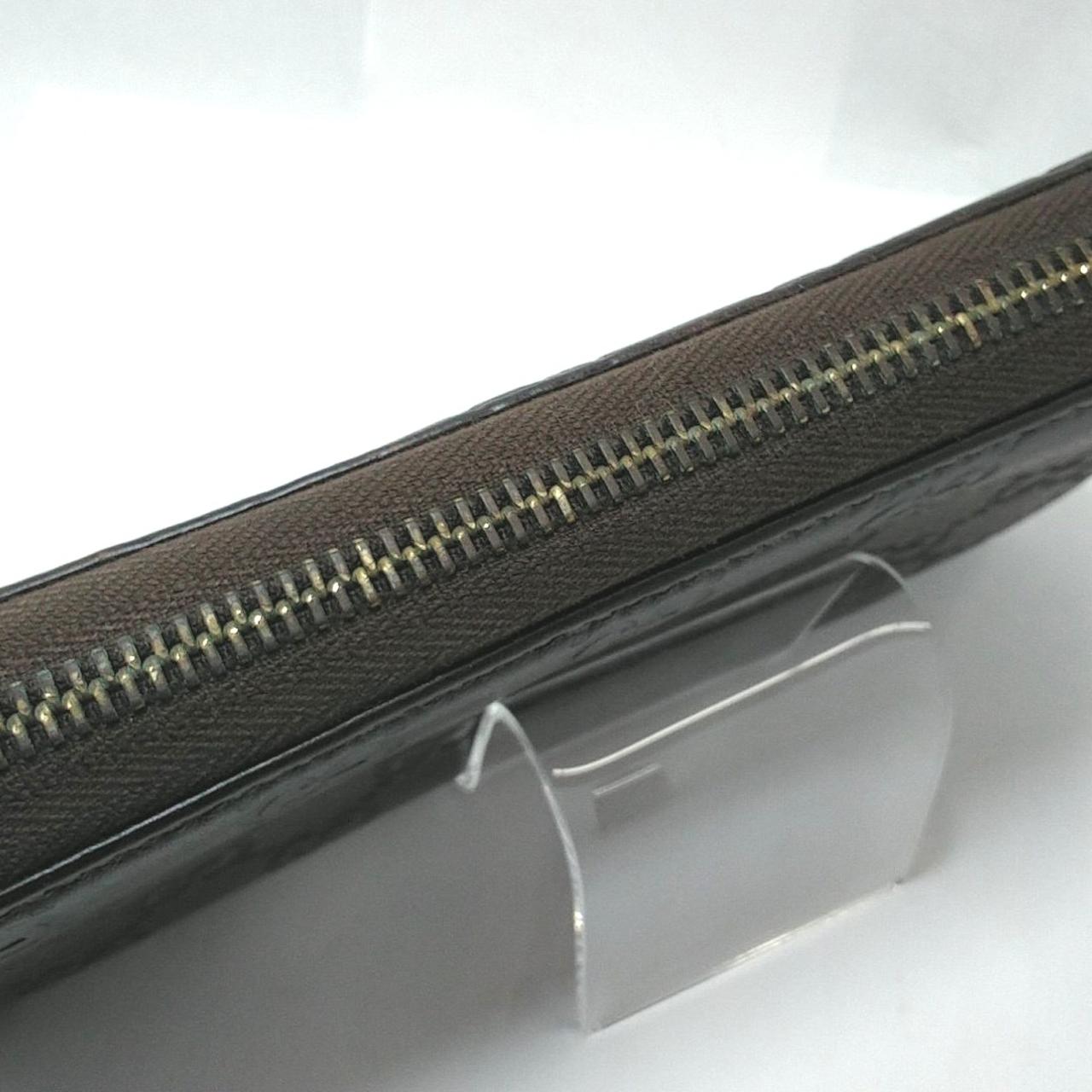 ファスナーが錆びてます。