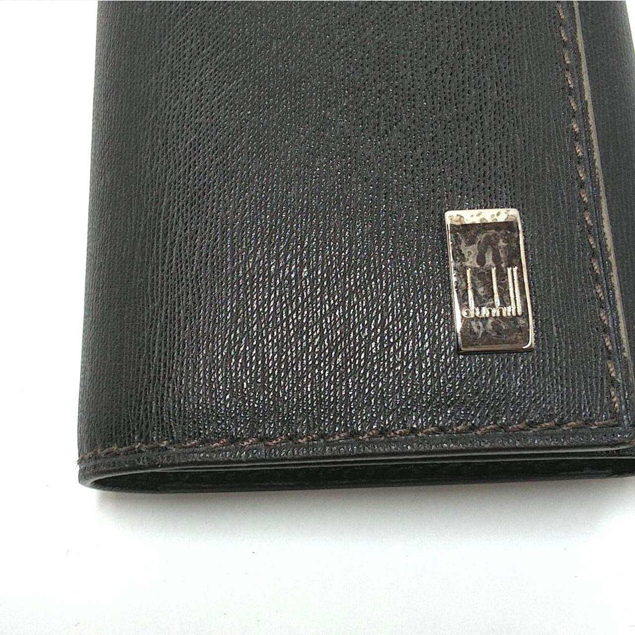 エンブレムに少し汚れあります。