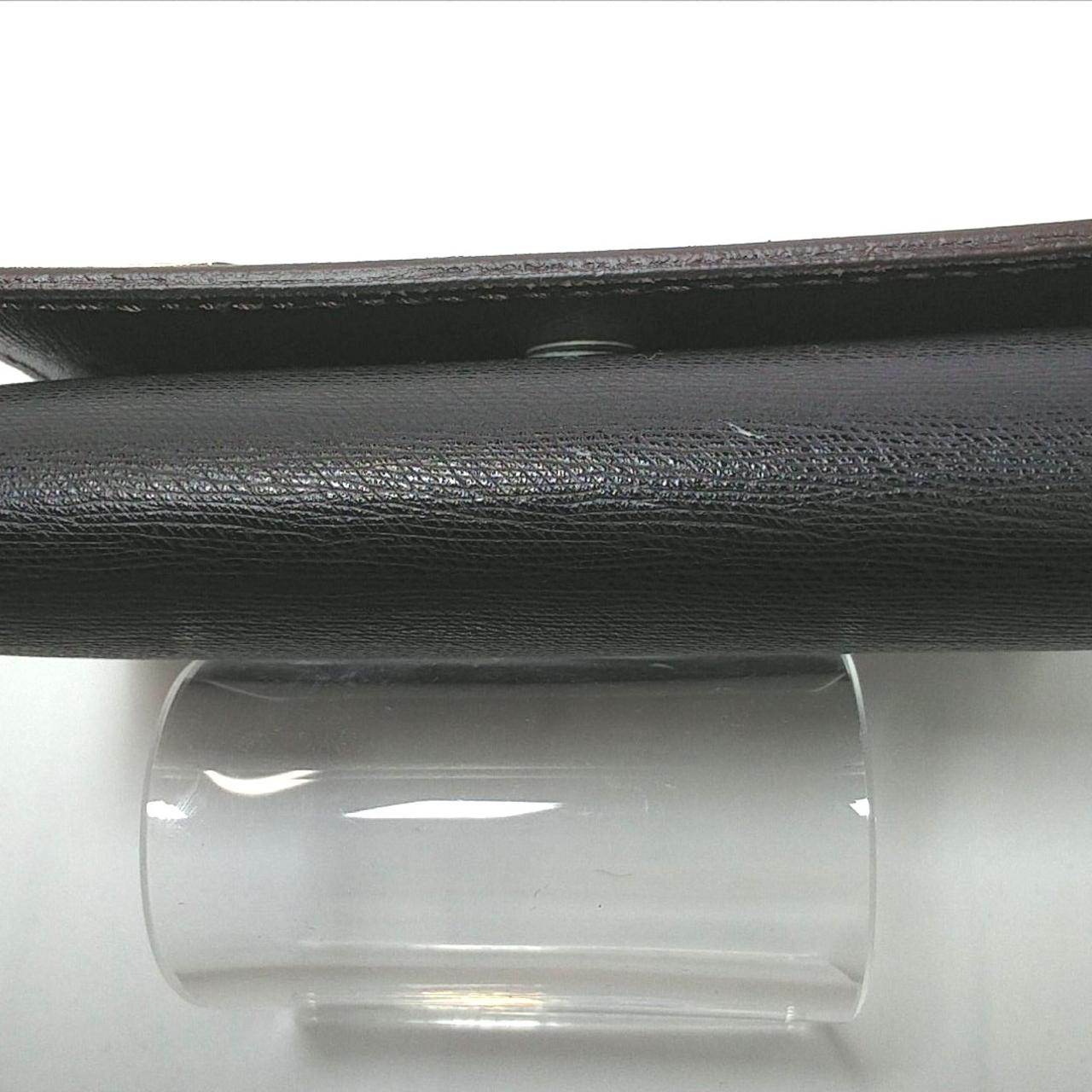 底面に小さく傷があります。