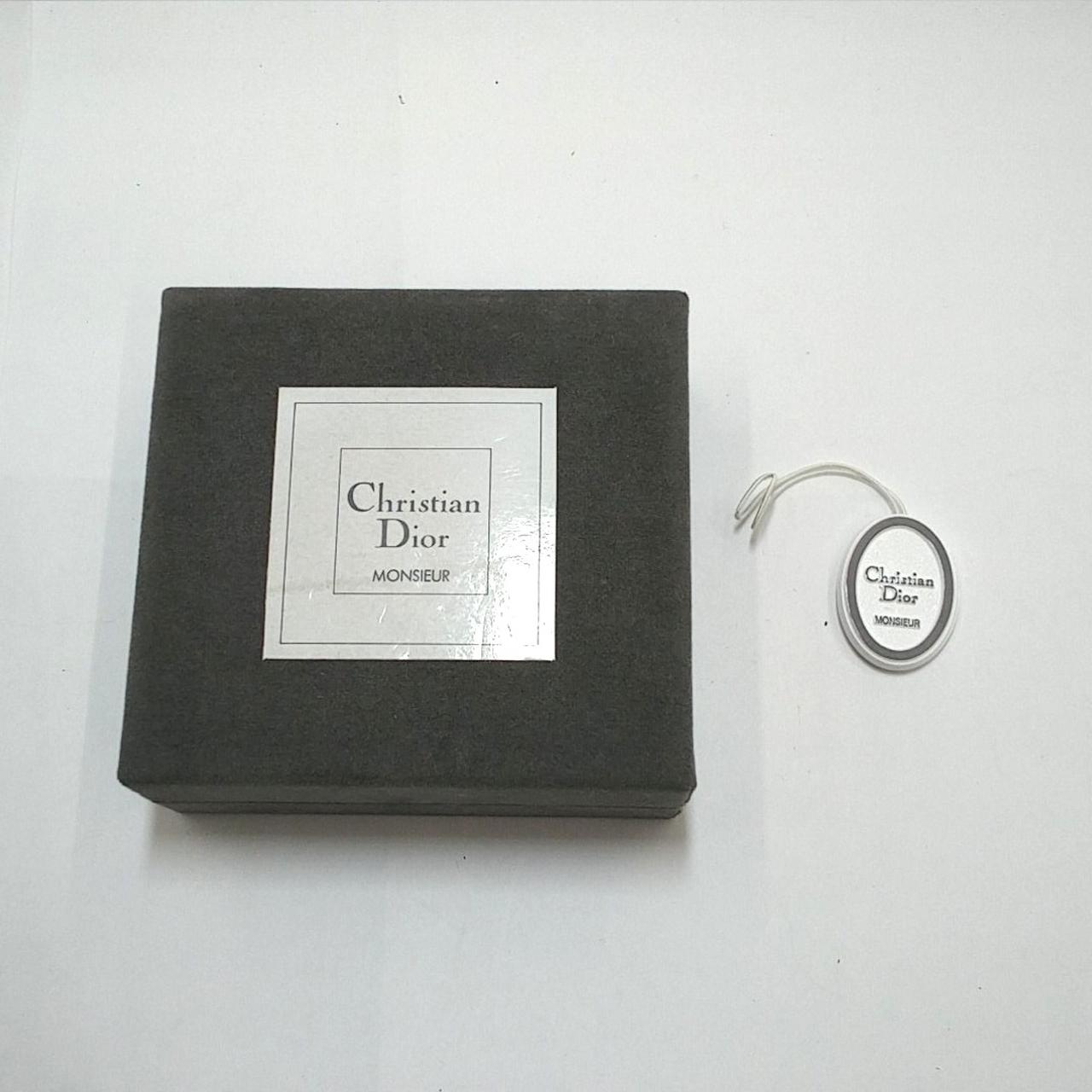 外箱に少し汚れあります。