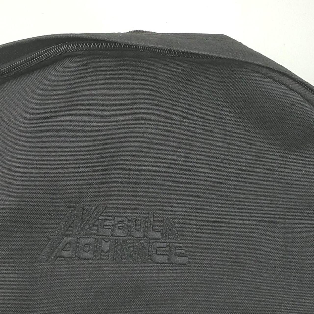 表面に小さな汚れあります。