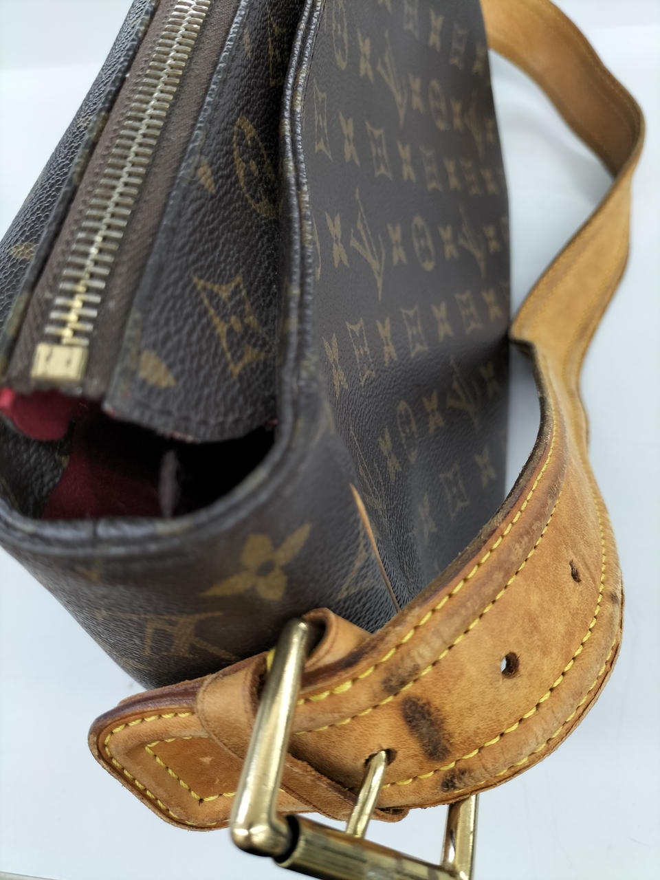 ショルダー汚れ傷み多く有