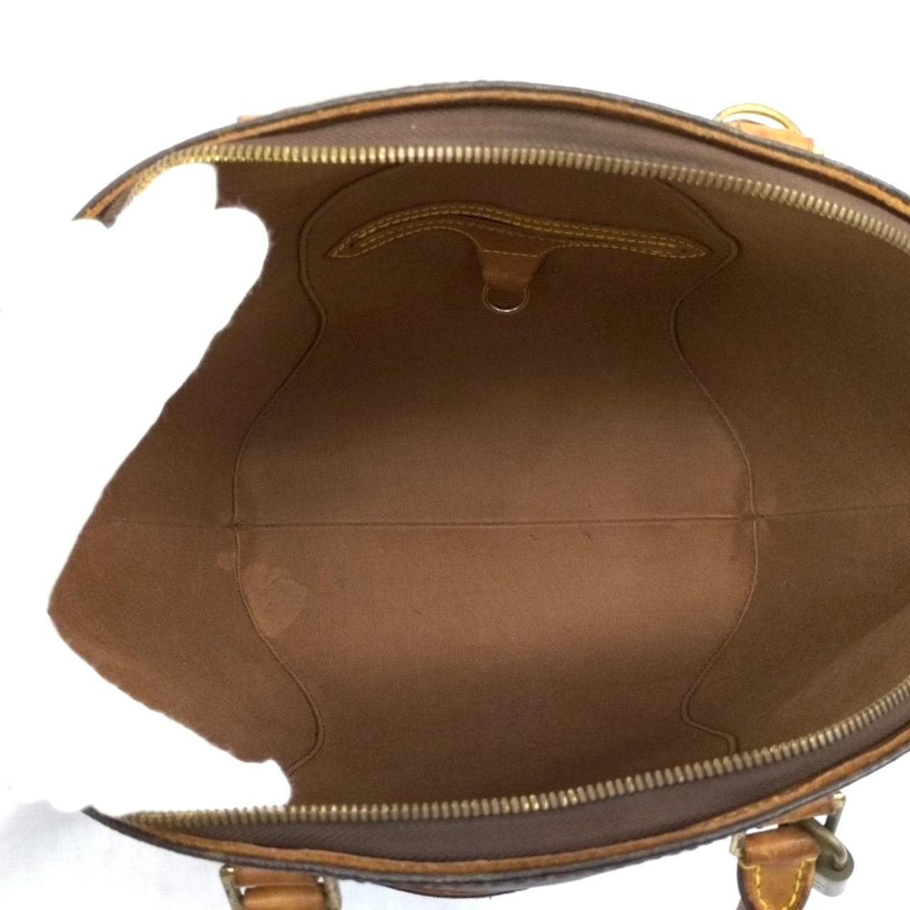 底部分にシミ、汚れあります