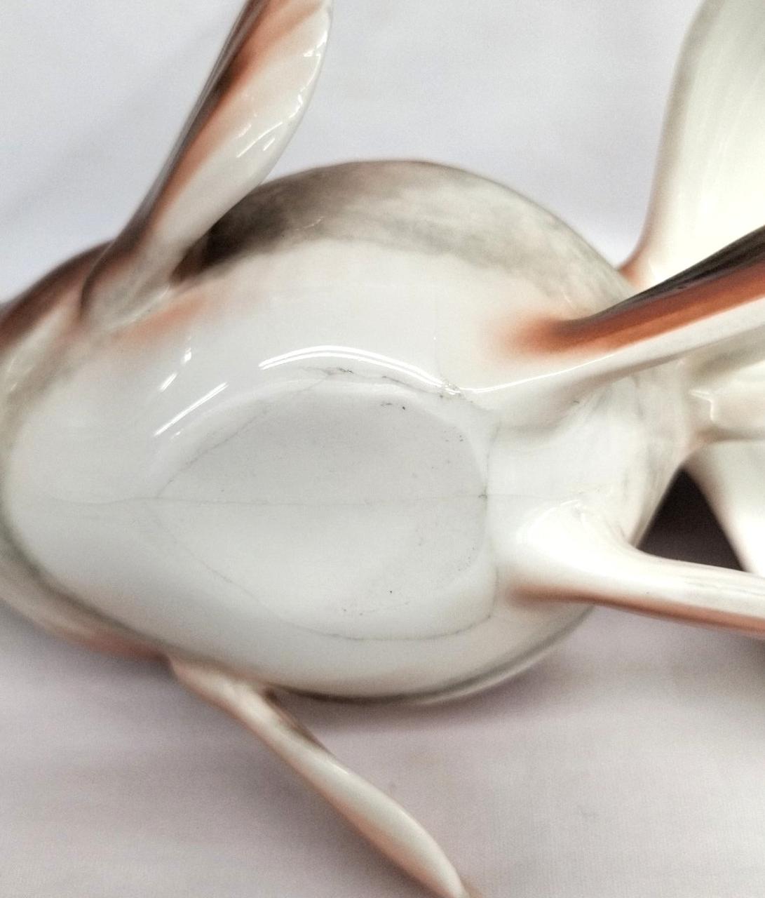 汚れ、補修跡あり