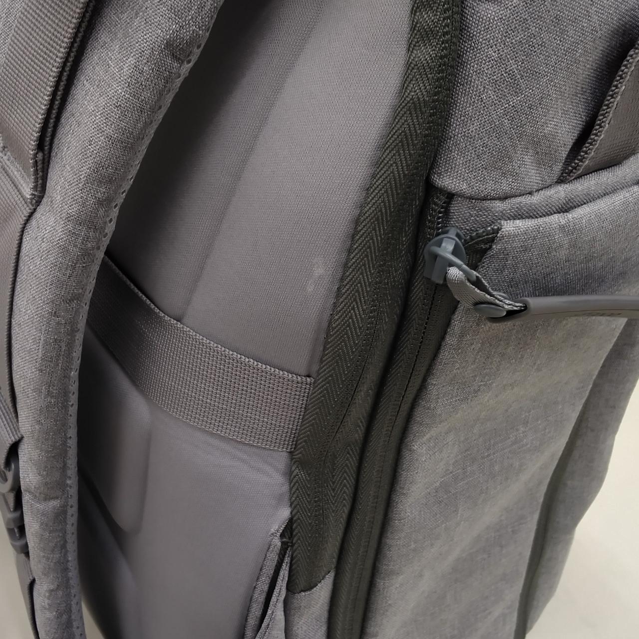 白い汚れがみられます。