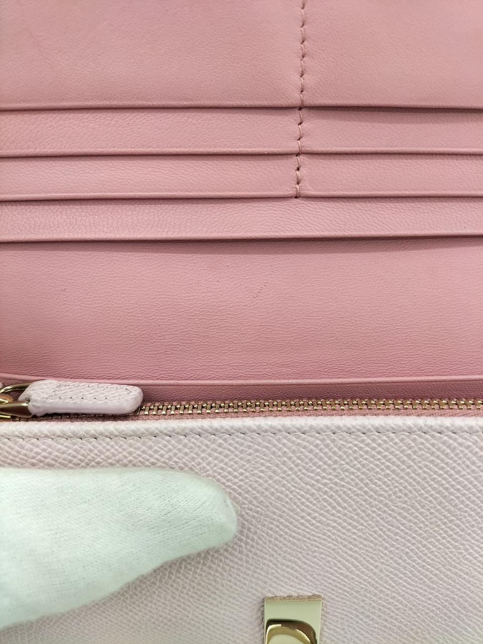 写真中央に汚れあります。