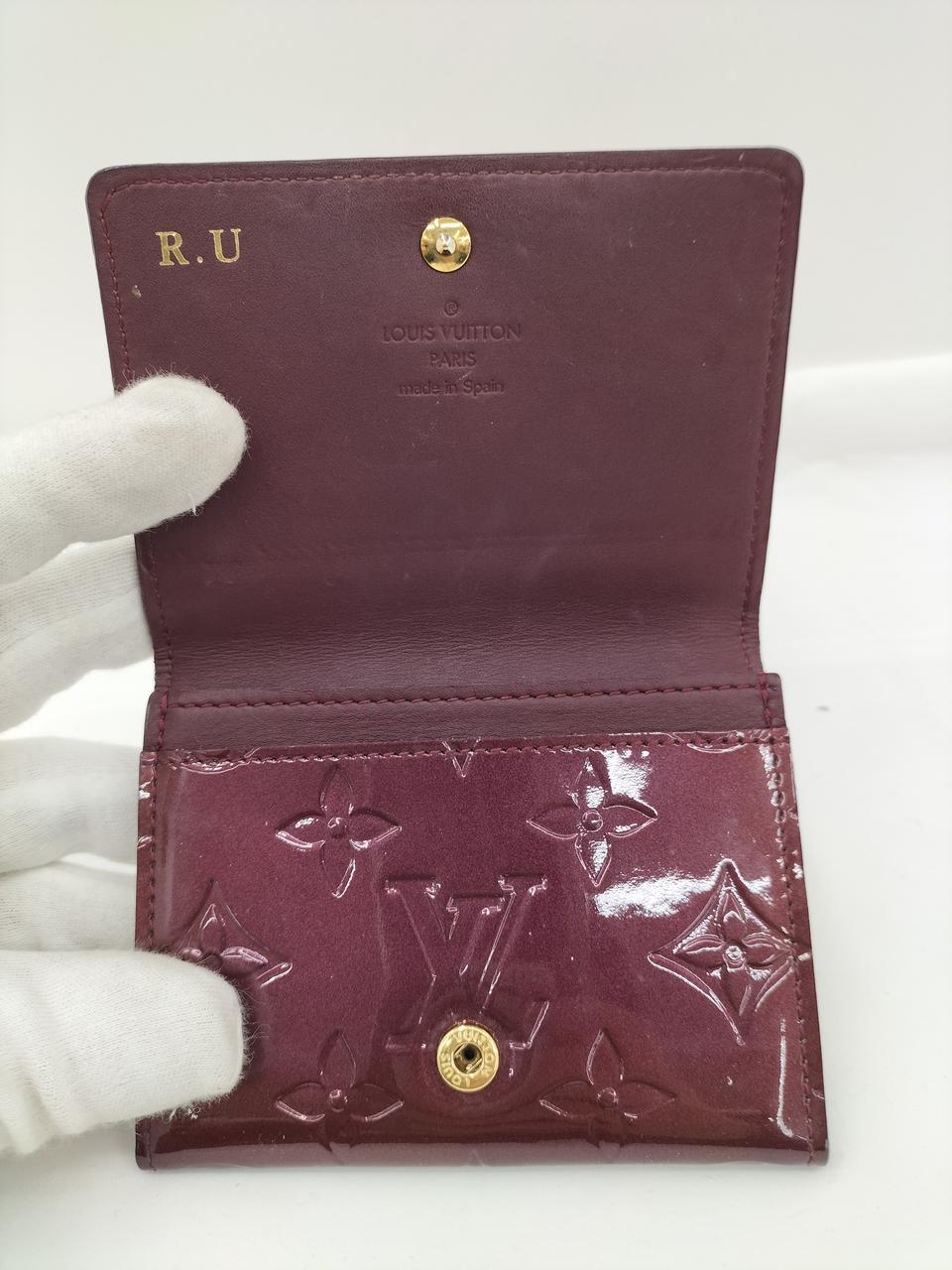 イニシャル入りです。