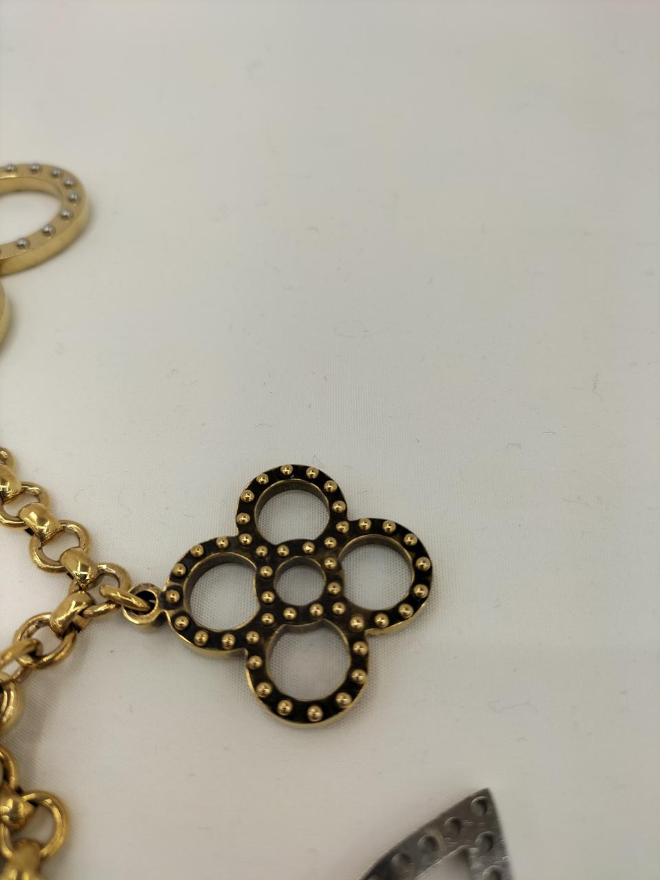 黒ずみ汚れあります。