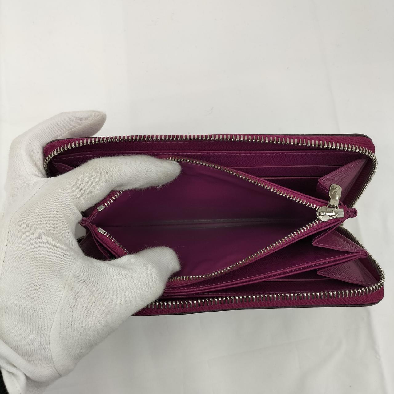 ファスナーポケット汚れあります。