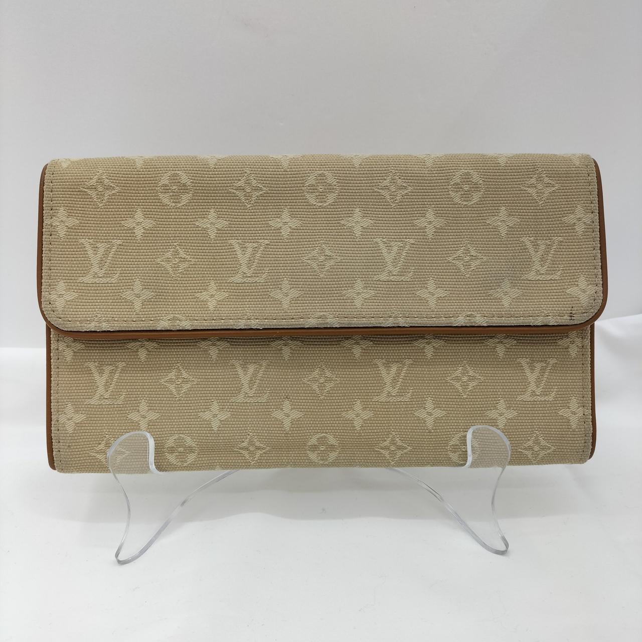 スレによる色移り数カ所あります。