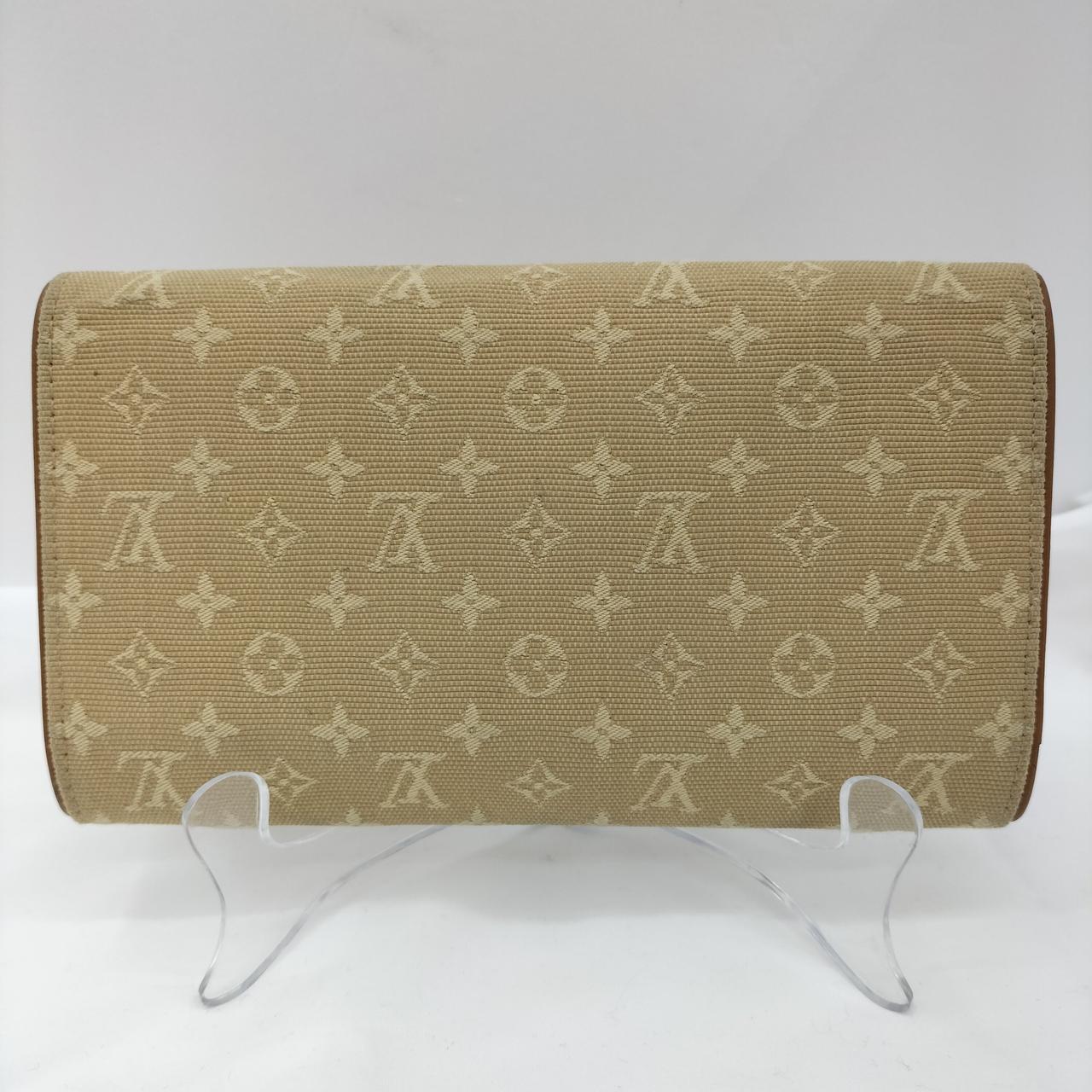 スレによる色移り数カ所あります。