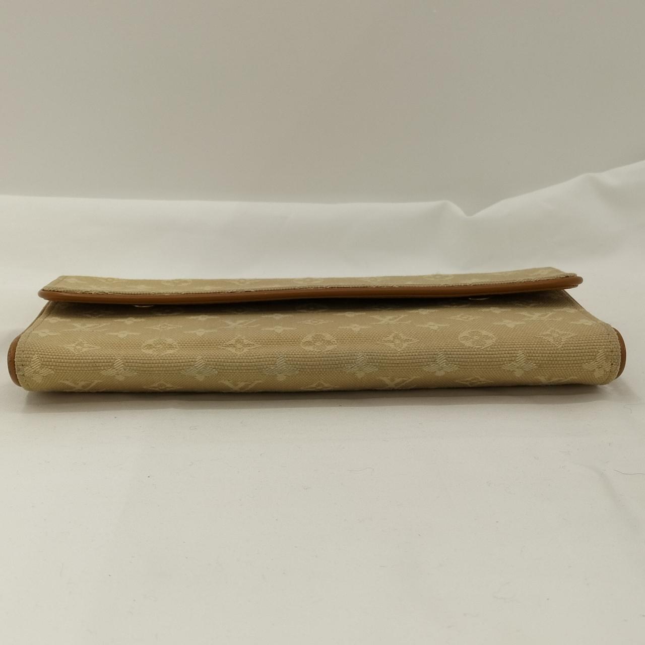 スレによる色移り数カ所あります。