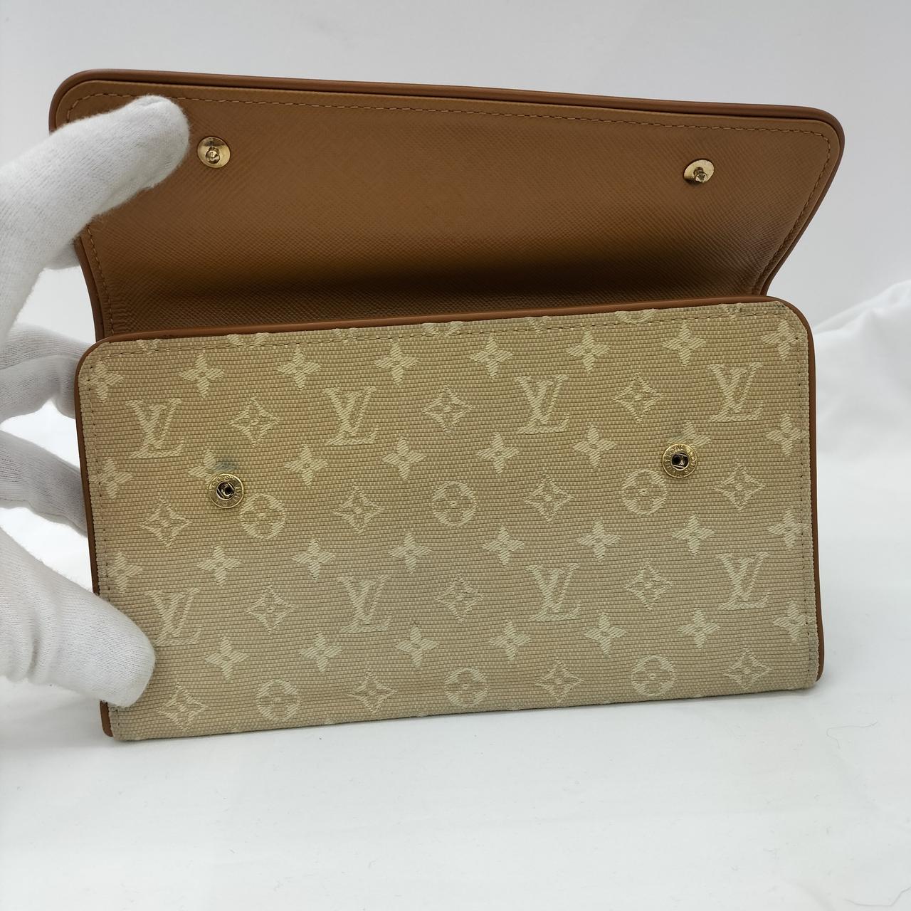 日焼けとホック受け周り色移りあります。