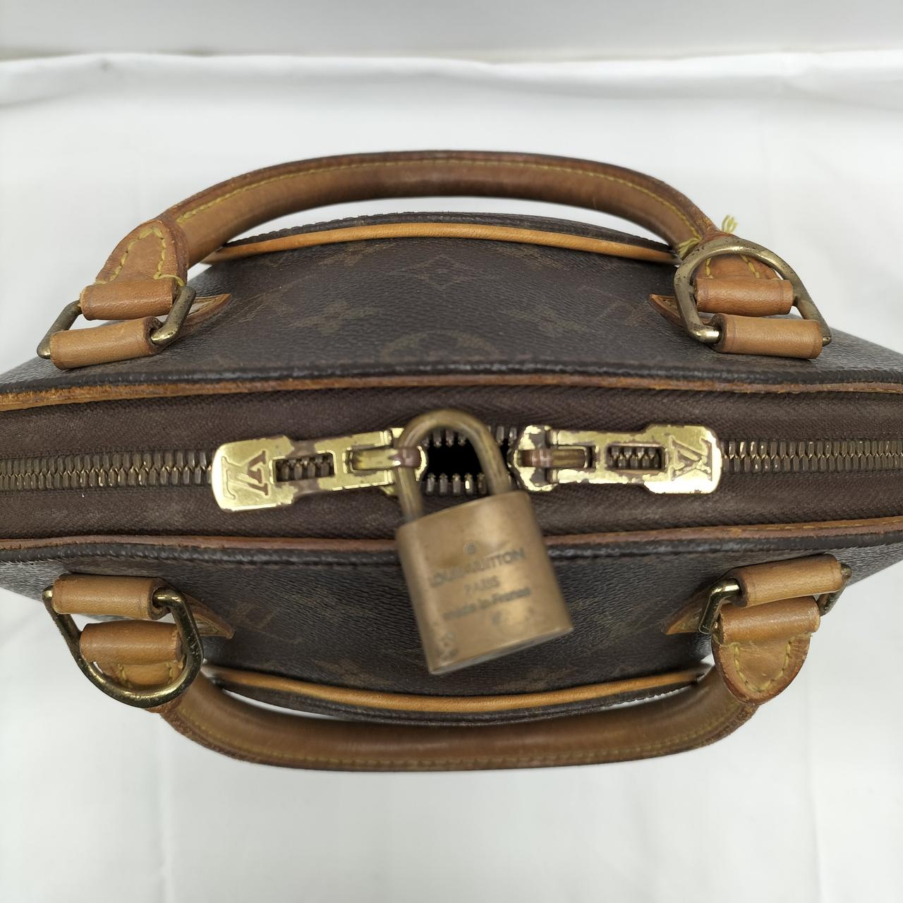 ファスナー金具、パドロックキズあります。