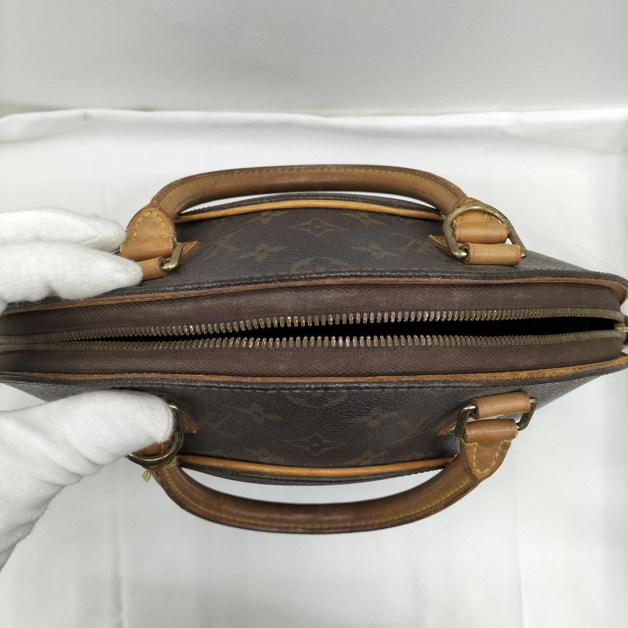 ファスナー部汚れあります。