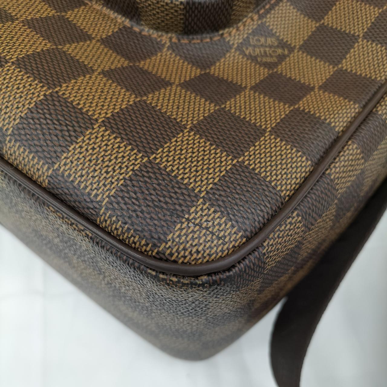 角付近にキズあります。