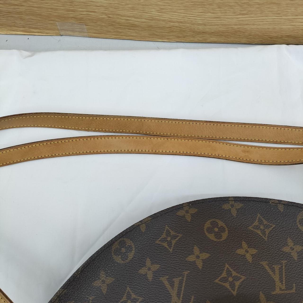 ストラップシミ汚れあります。