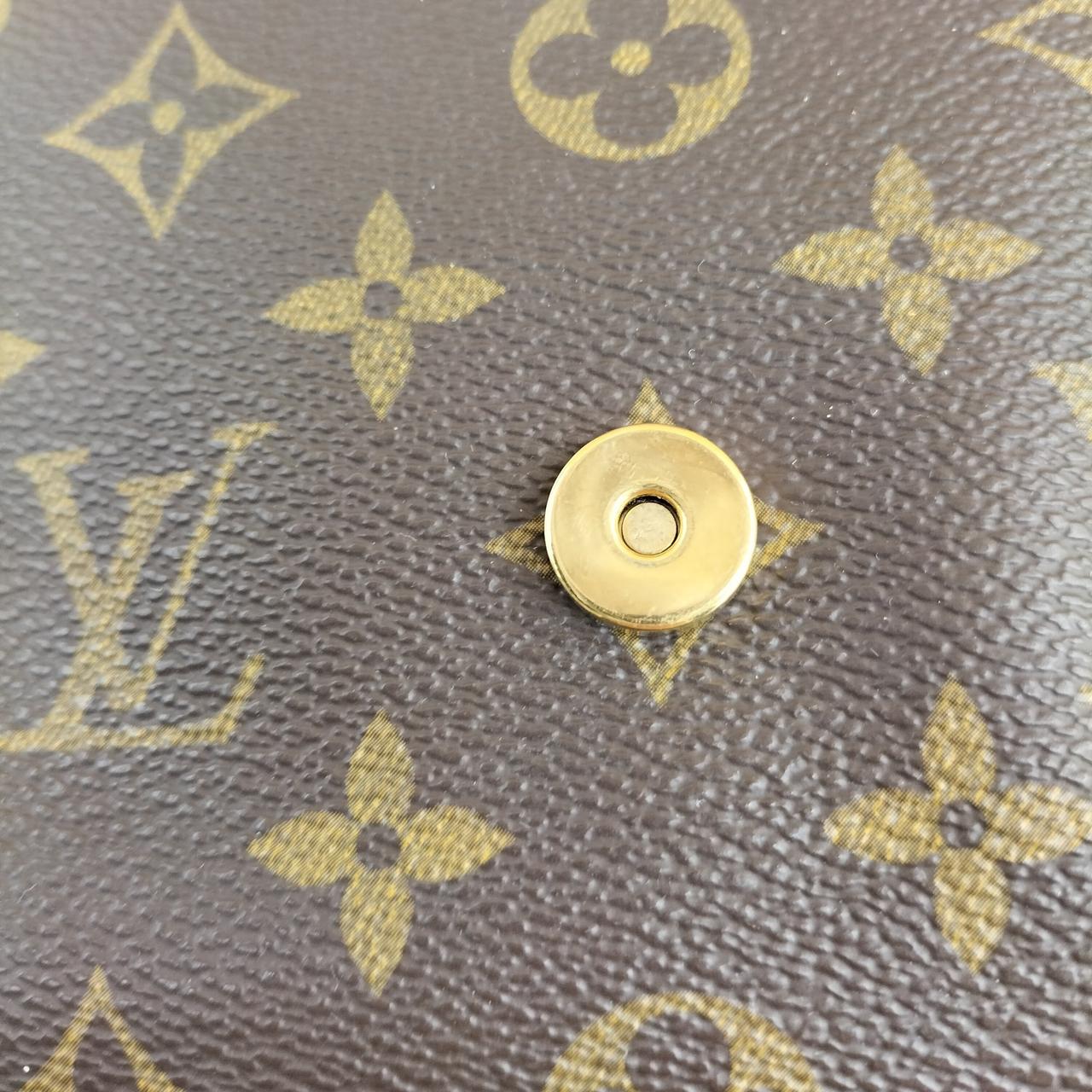 金具部分キズ等使用感あります。