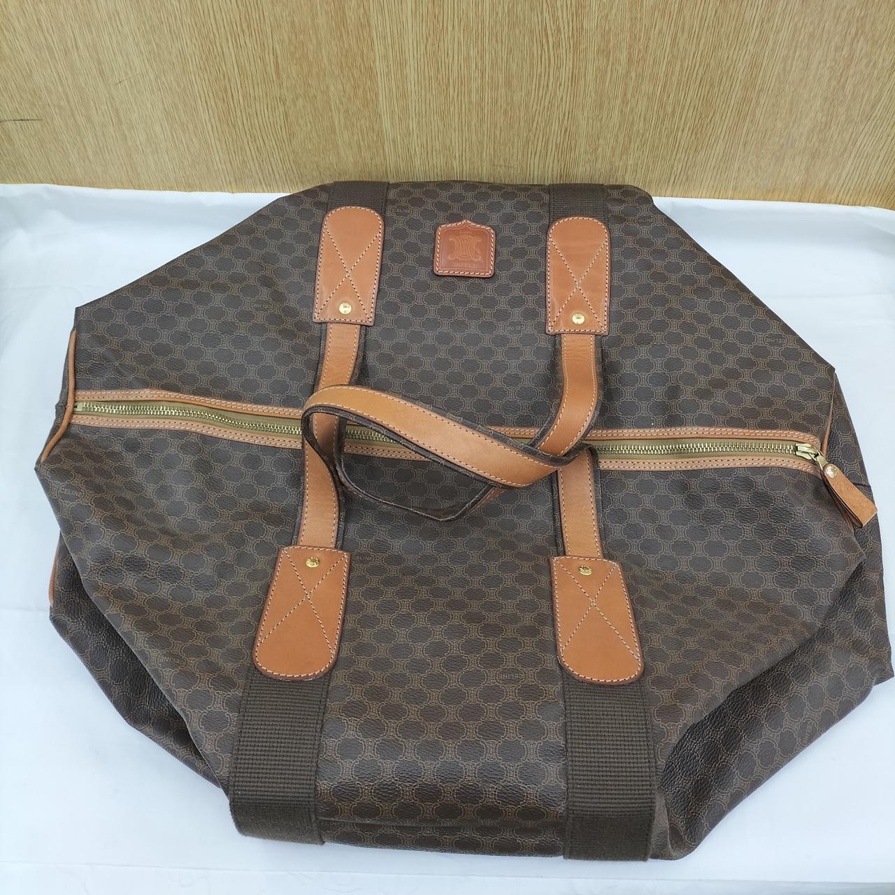 たたんで発送いたします。