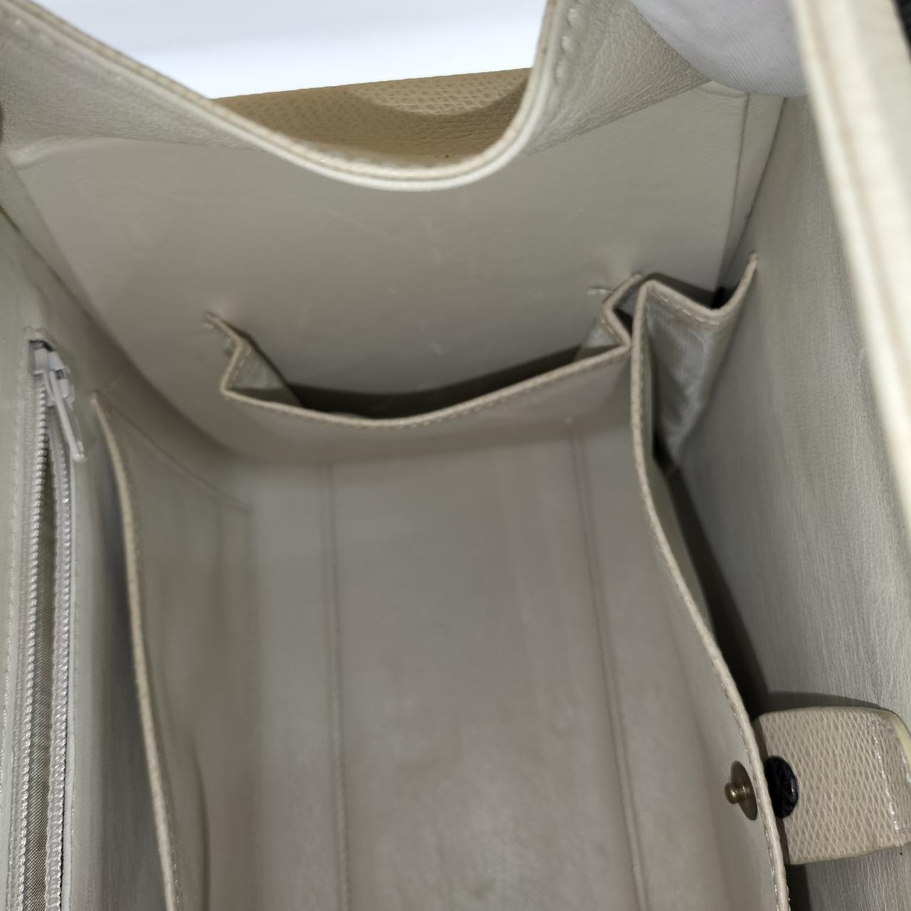 内側写真中央辺りキズあります。