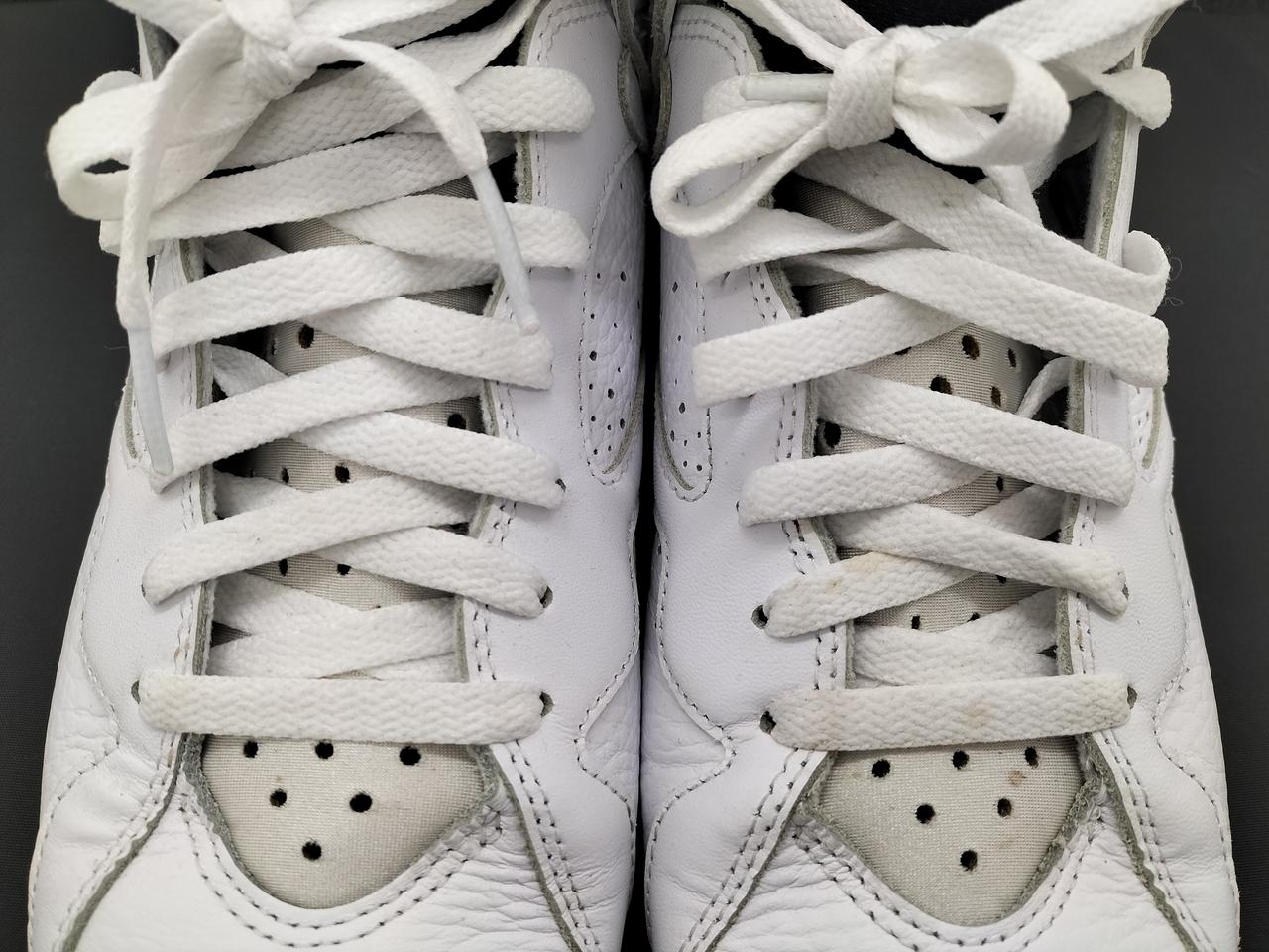 シューレース等に汚れあります。