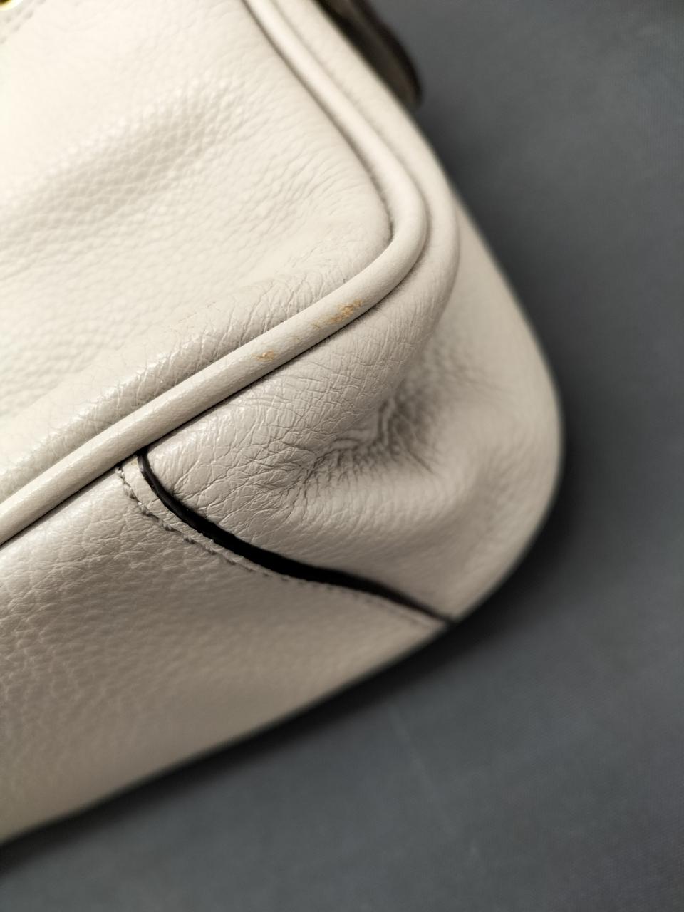 表面左下部擦れあり