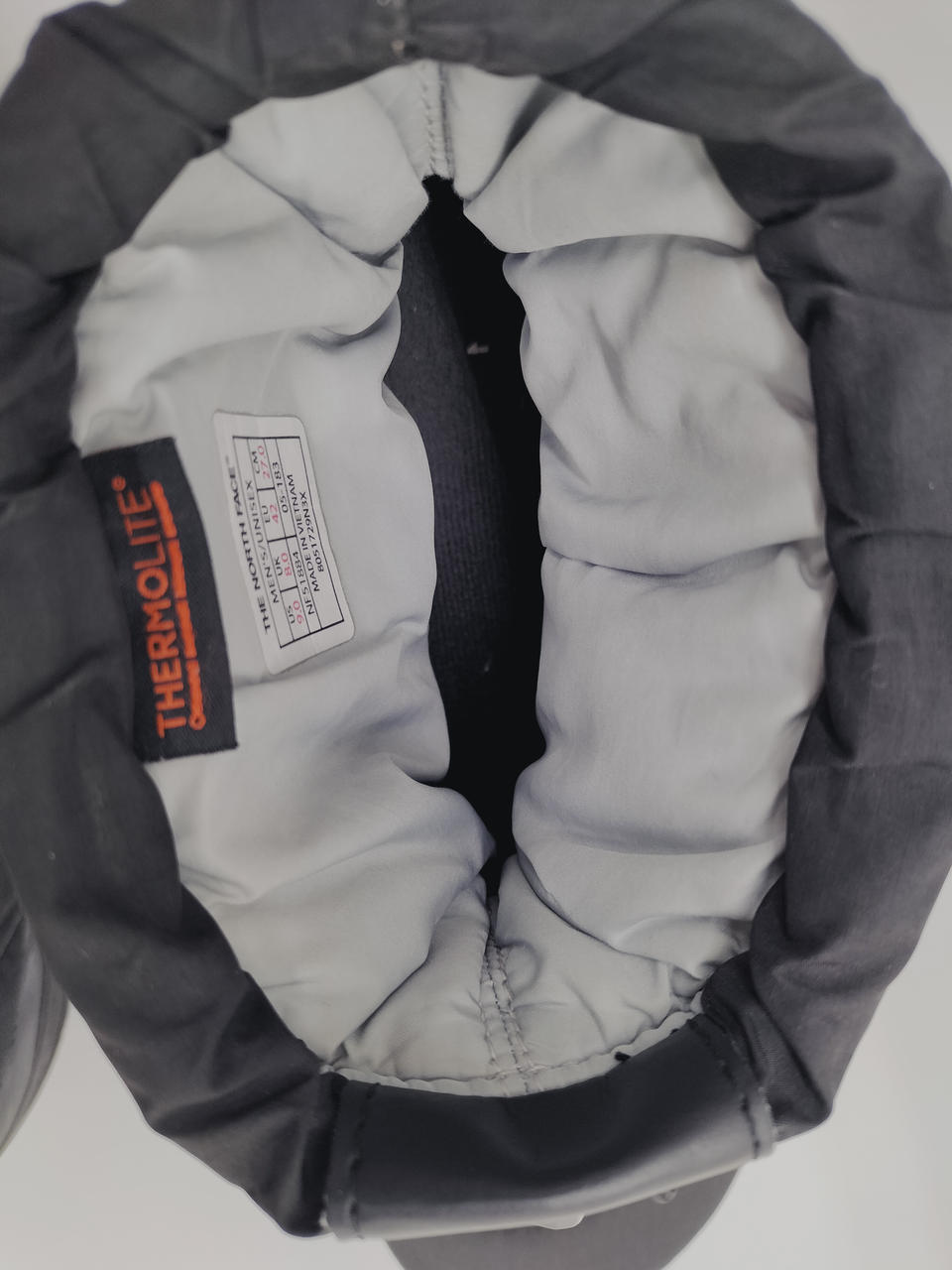 右　内側にシミ、汚れあります。