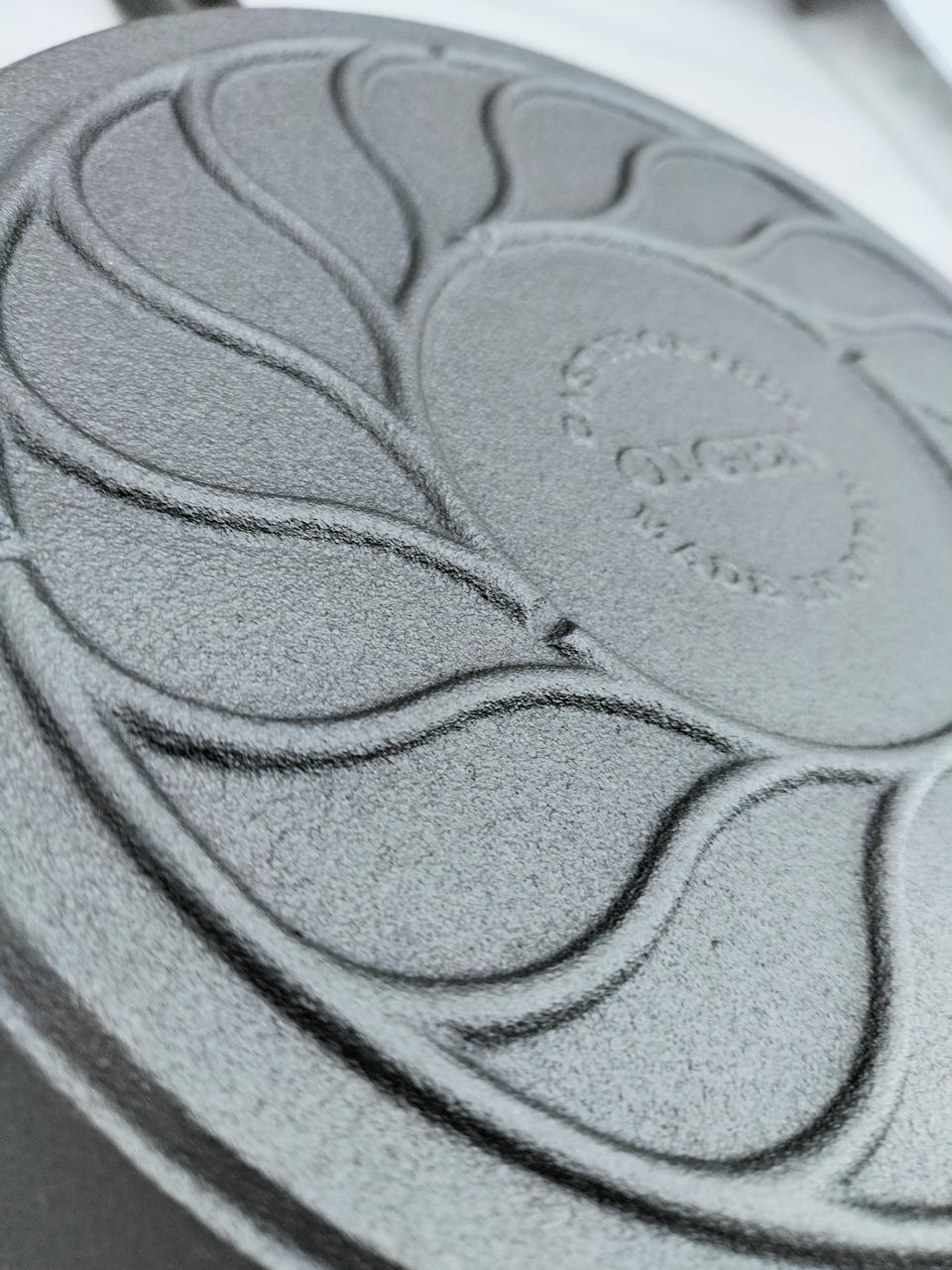 裏面の模様は凹凸感があります。