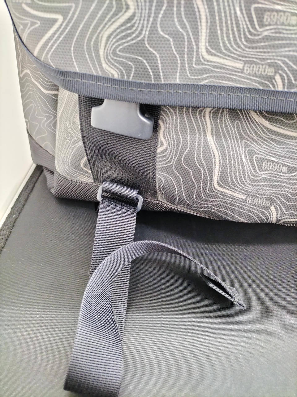 バックルの部品欠品しています。