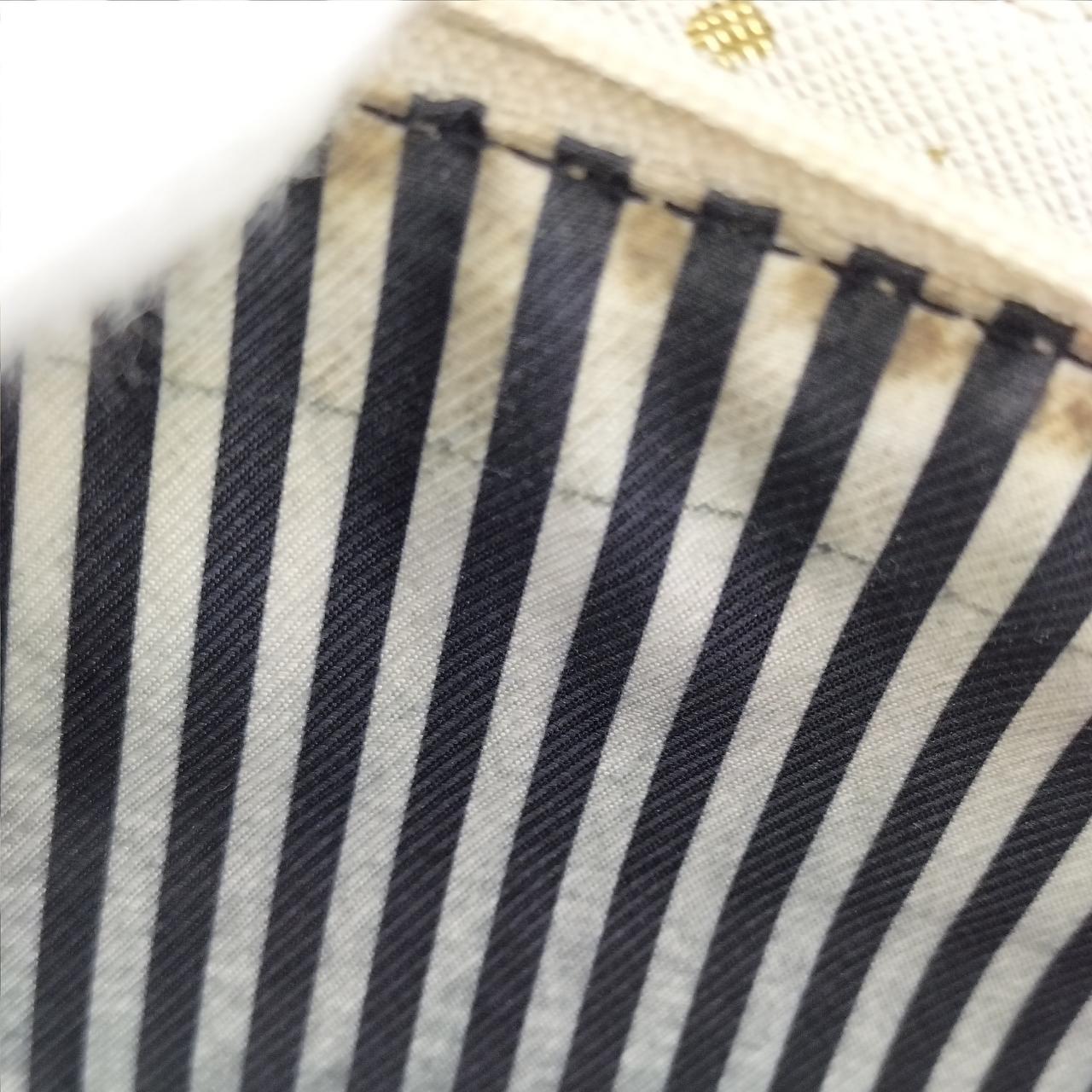 小銭入れの汚れあります