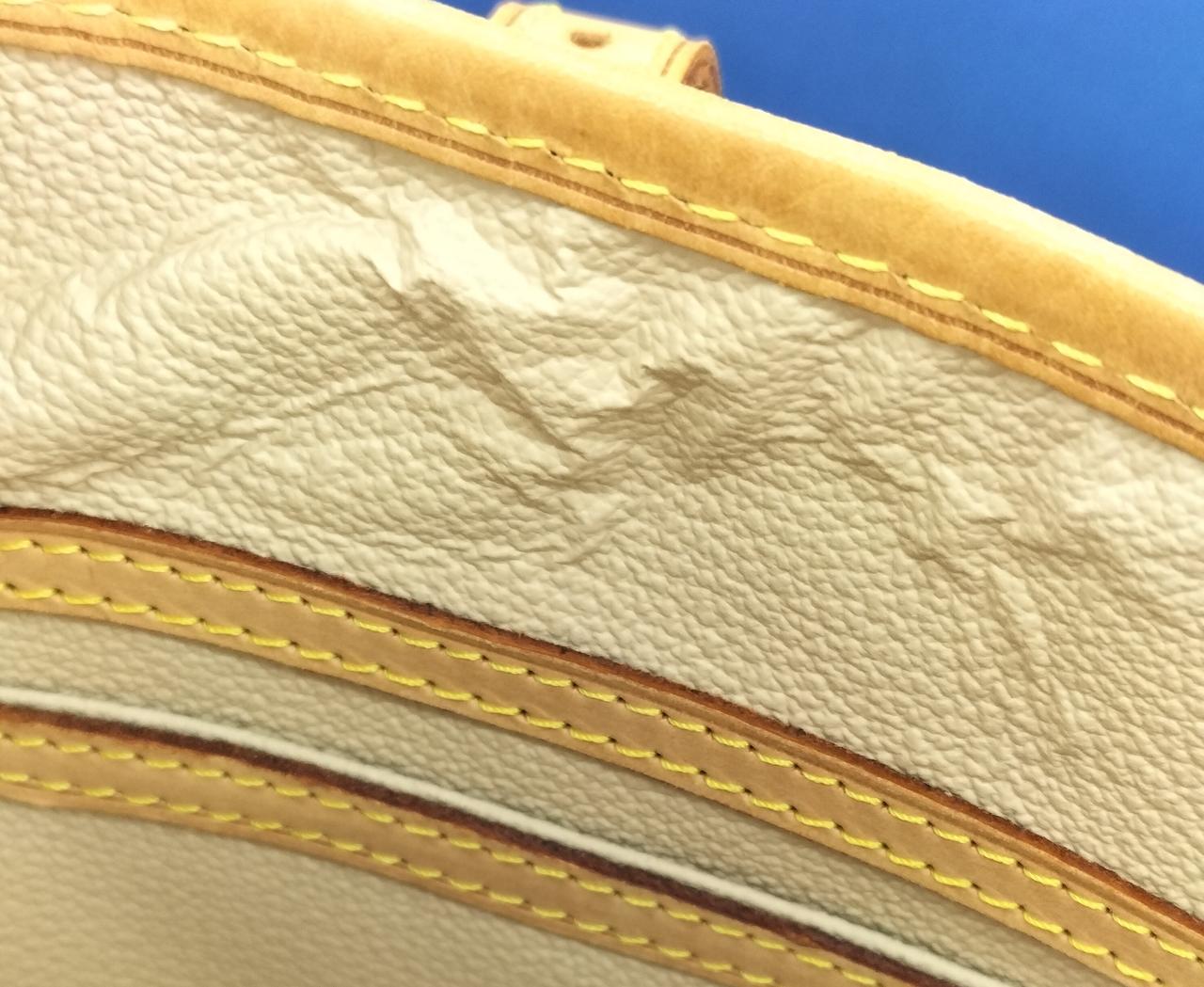 バックの内側劣化しております。