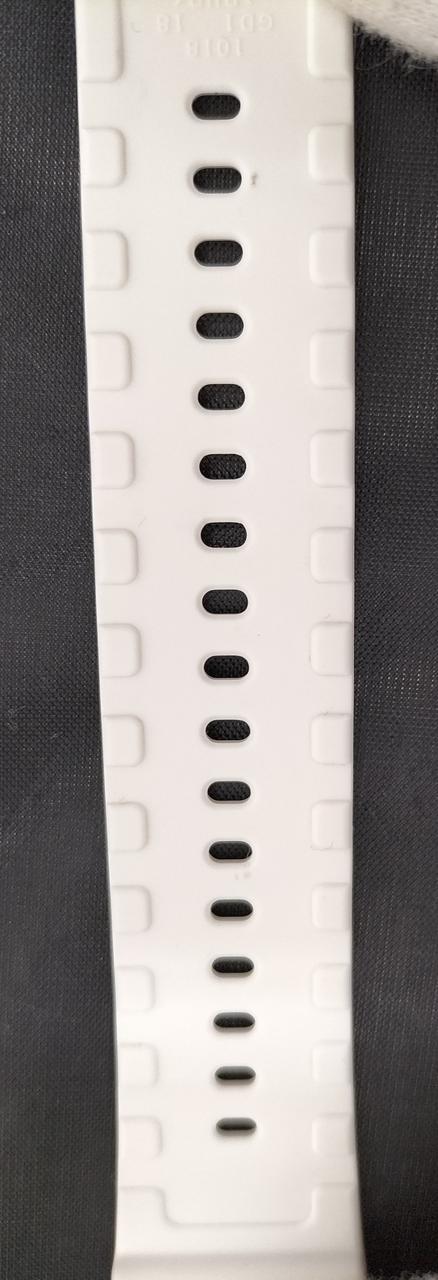 ベルト部分に多少汚れあります。