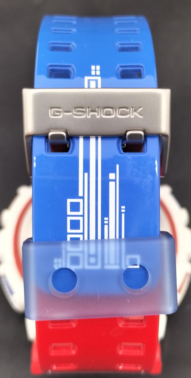 ベルト部分にキズあります。