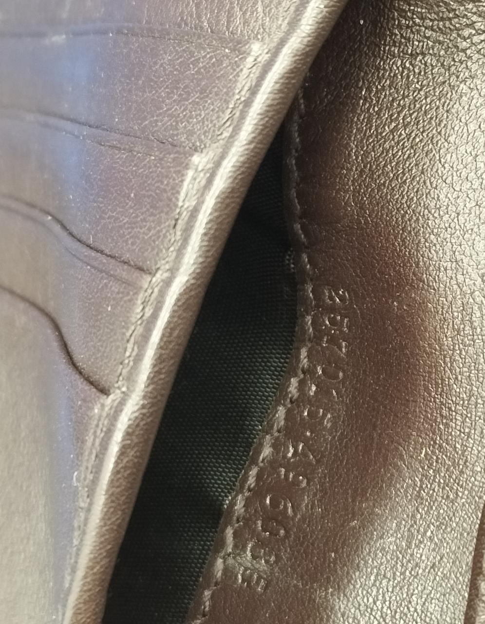 カード入れの脇にもポケットあります。